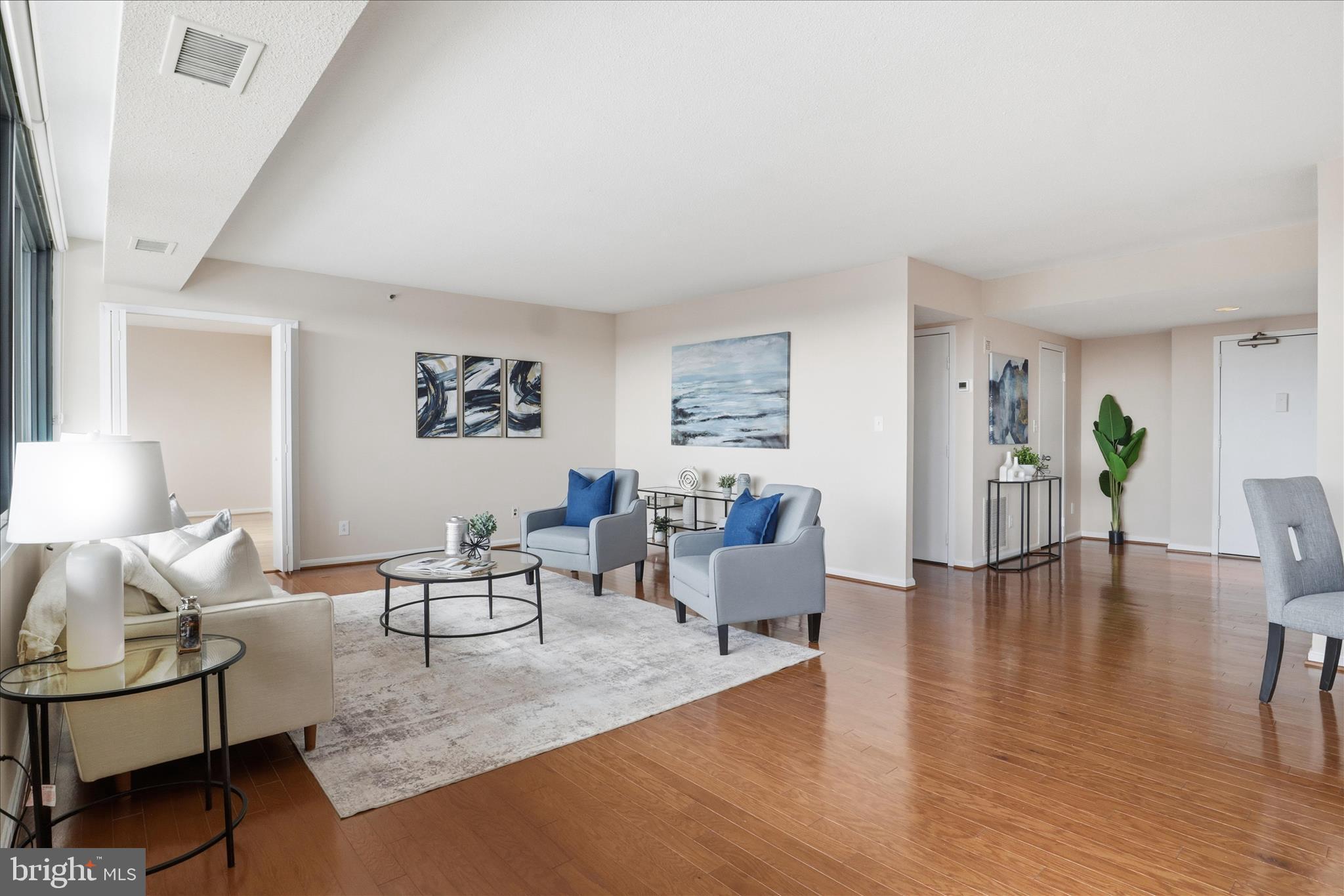 SKYLINE HOUSE - Residential