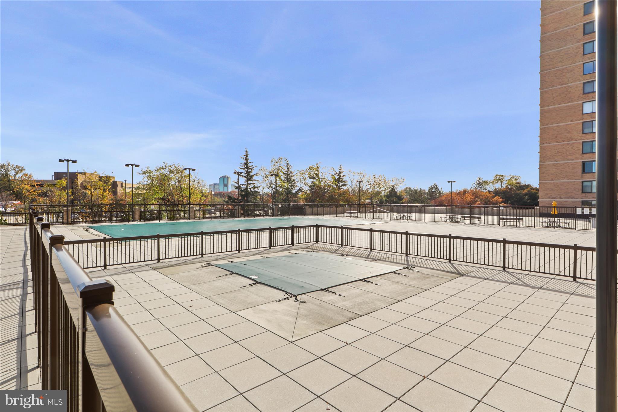 SKYLINE HOUSE - Residential