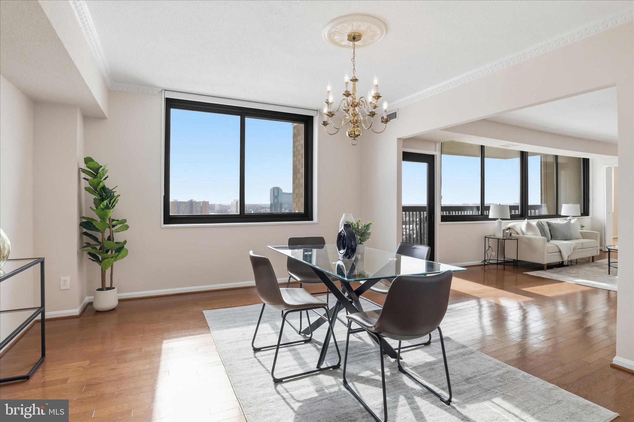 SKYLINE HOUSE - Residential