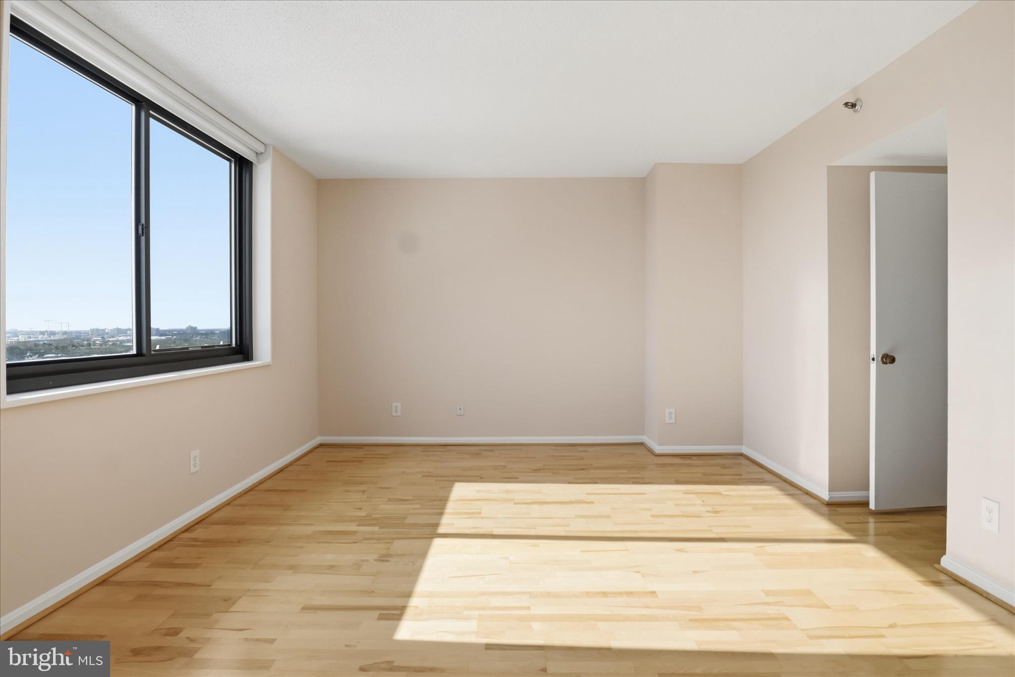 SKYLINE HOUSE - Residential