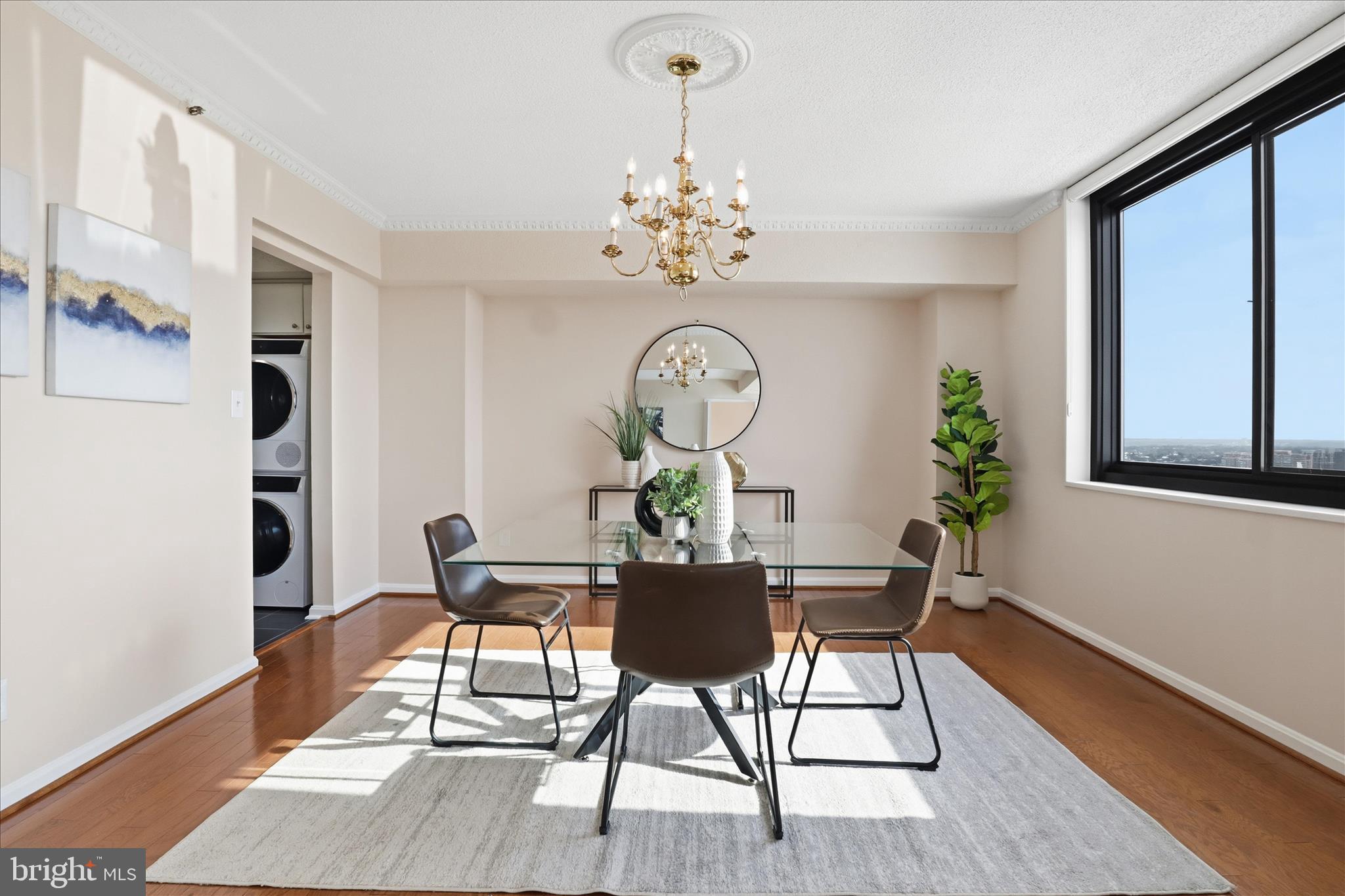 SKYLINE HOUSE - Residential