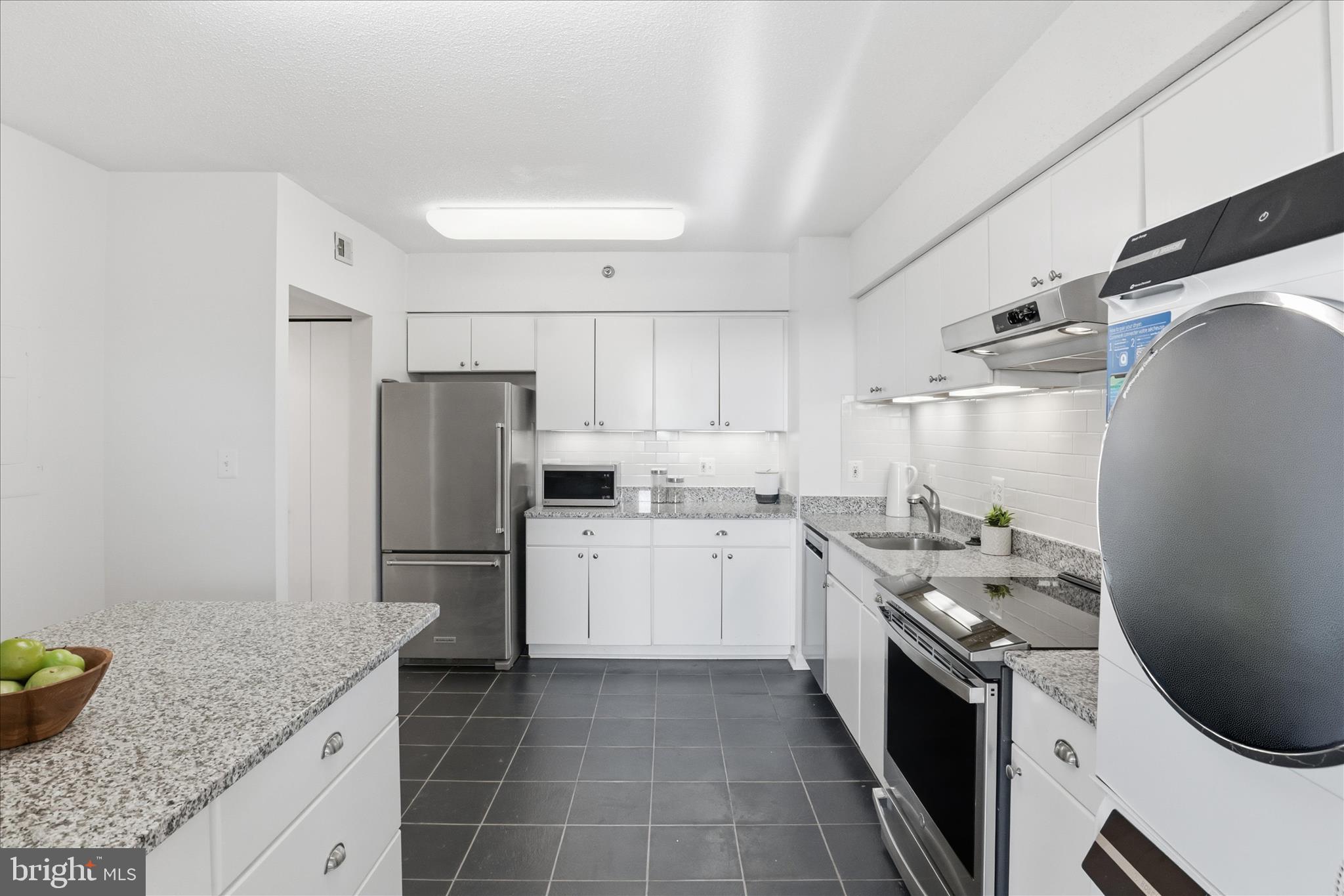 SKYLINE HOUSE - Residential