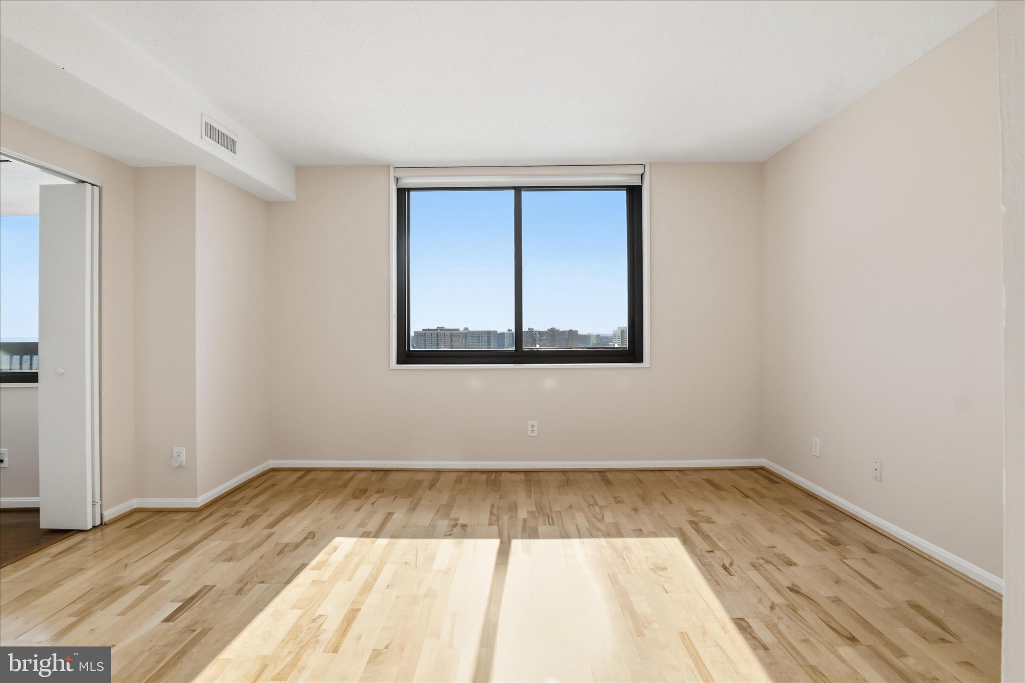 SKYLINE HOUSE - Residential