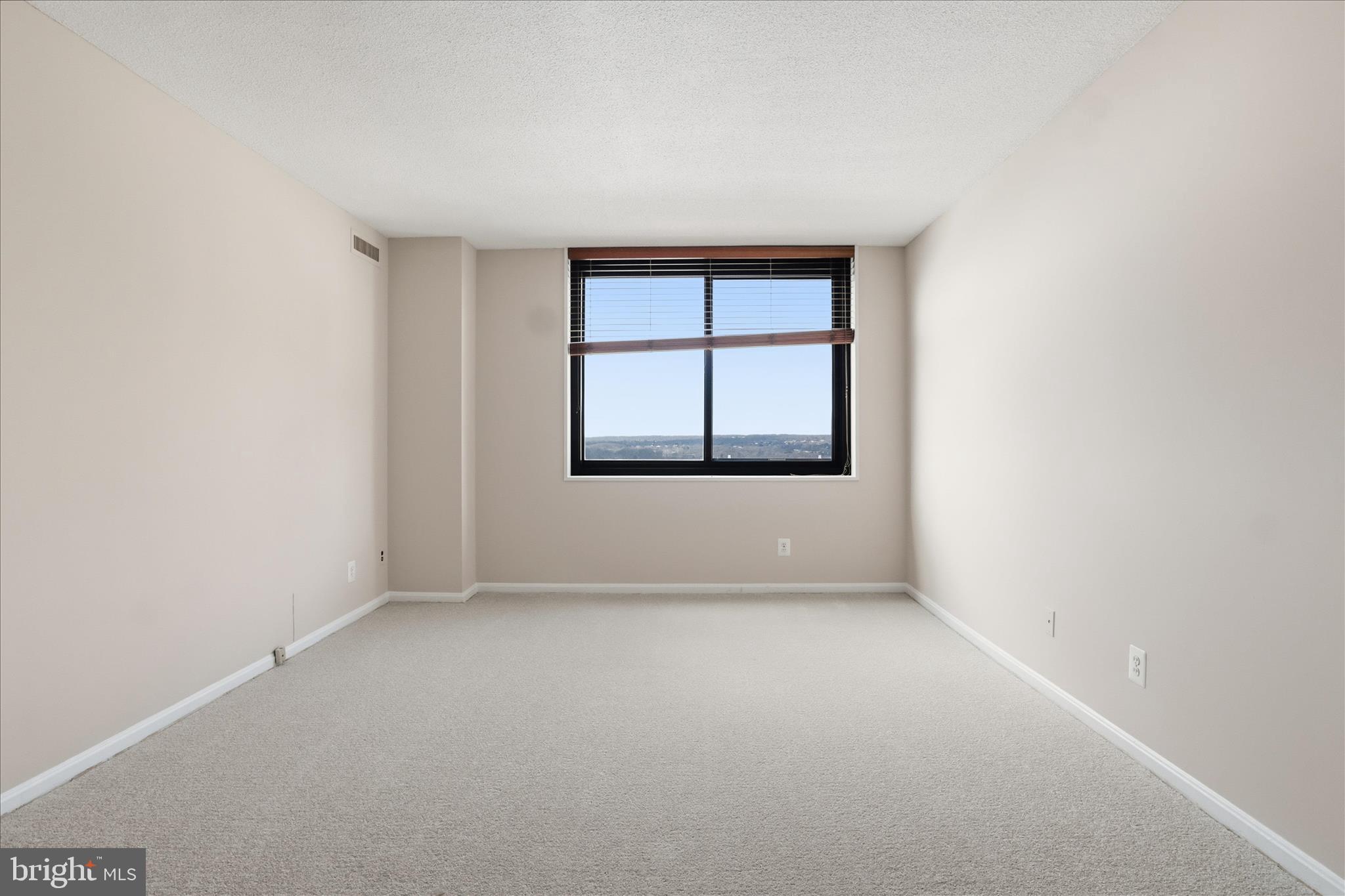 SKYLINE HOUSE - Residential