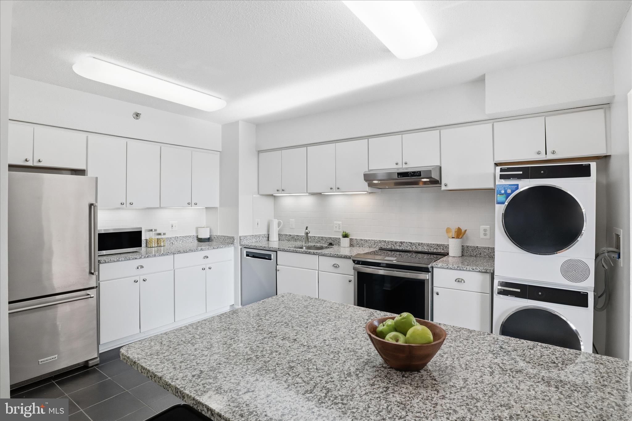 SKYLINE HOUSE - Residential