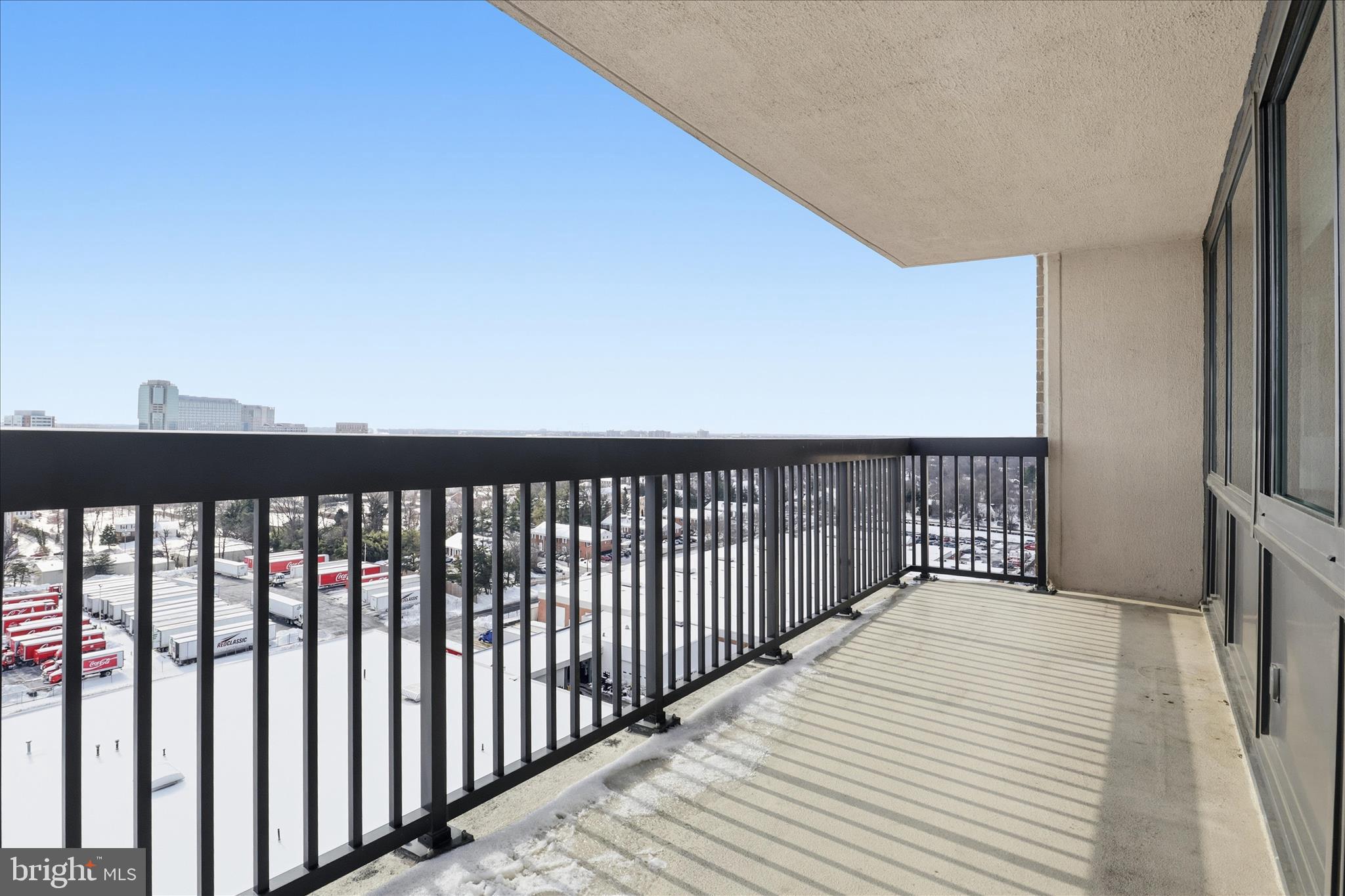 SKYLINE HOUSE - Residential