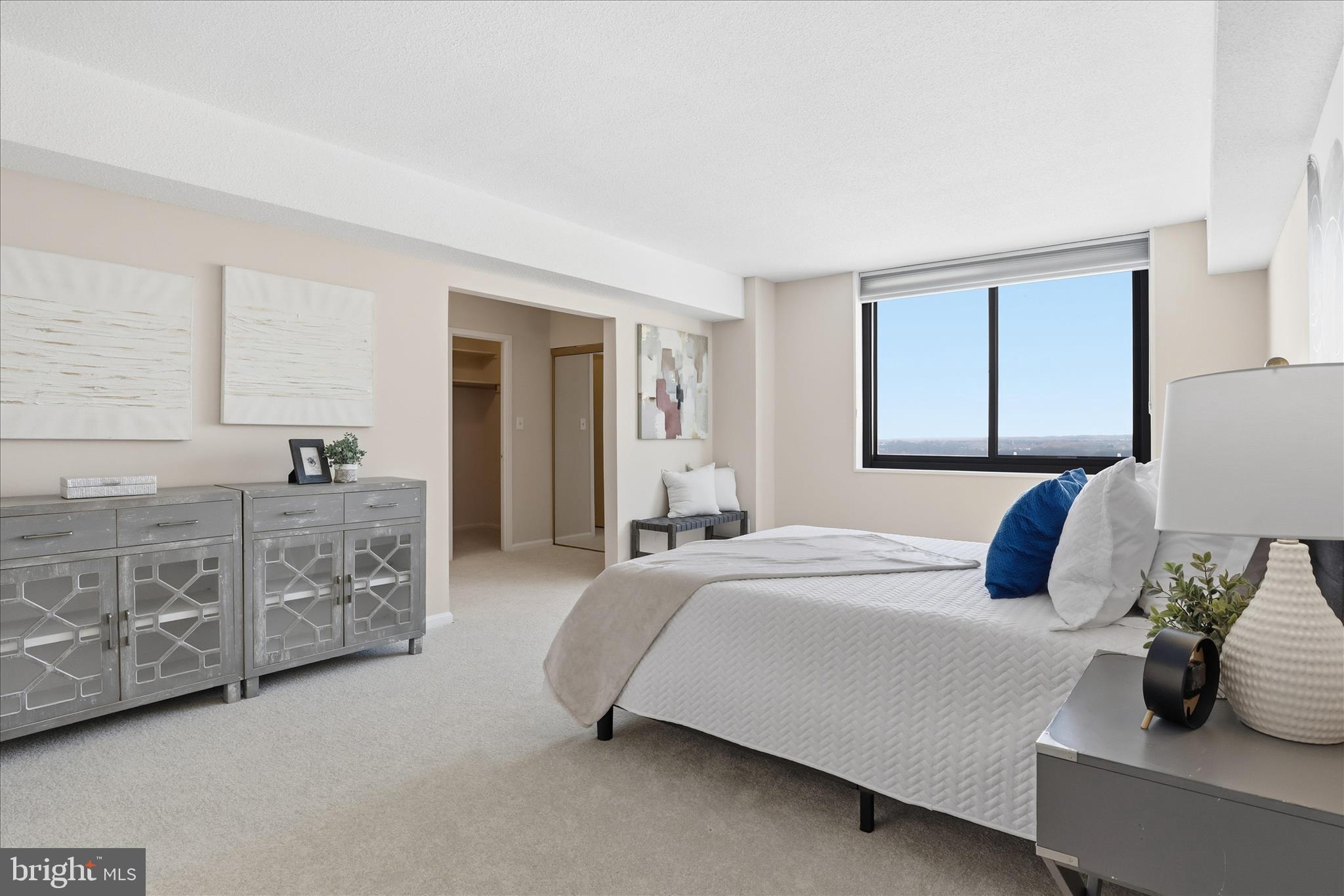 SKYLINE HOUSE - Residential