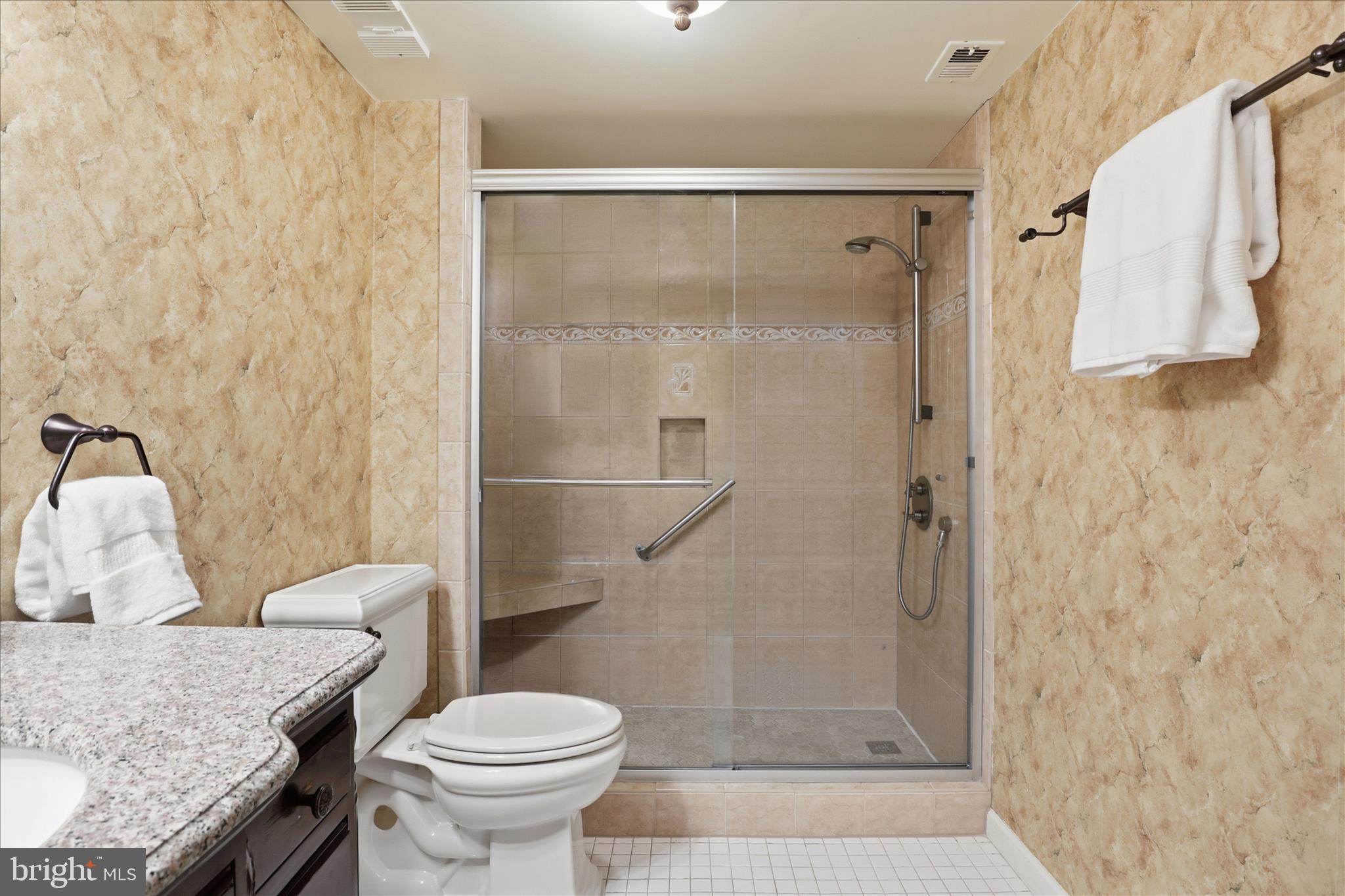 SKYLINE HOUSE - Residential