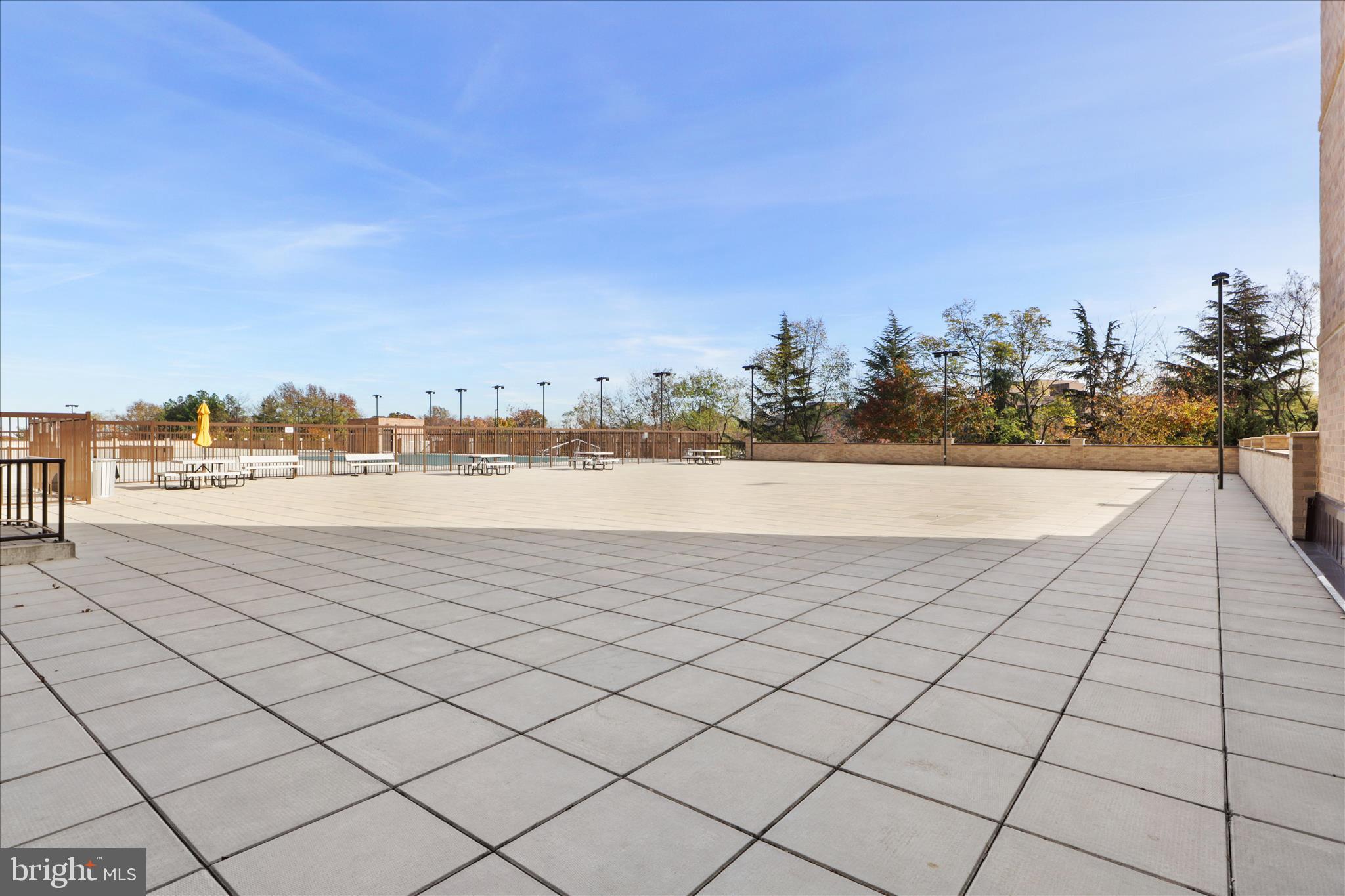 SKYLINE HOUSE - Residential