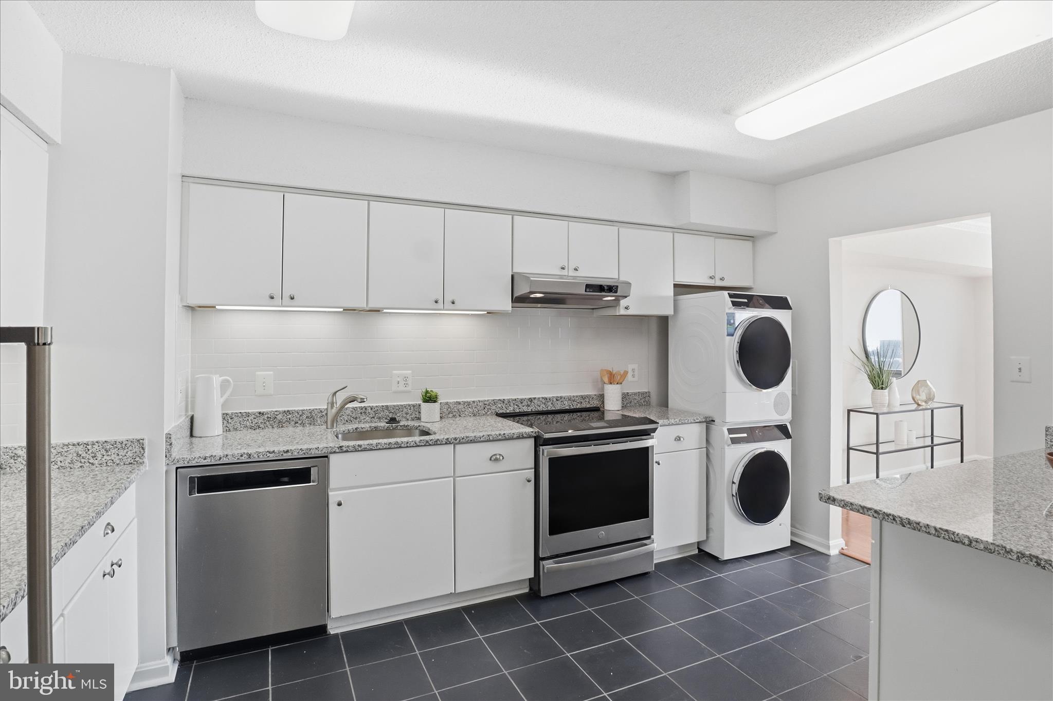 SKYLINE HOUSE - Residential