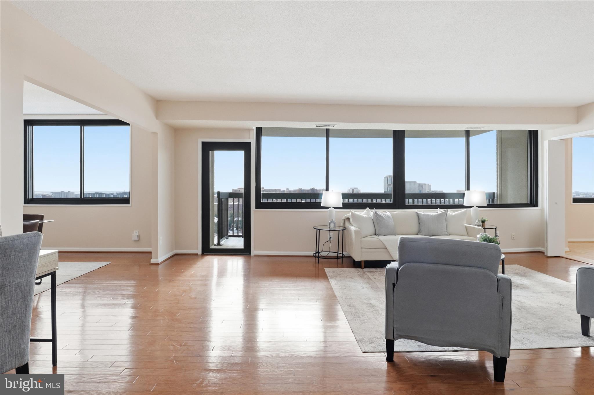 SKYLINE HOUSE - Residential