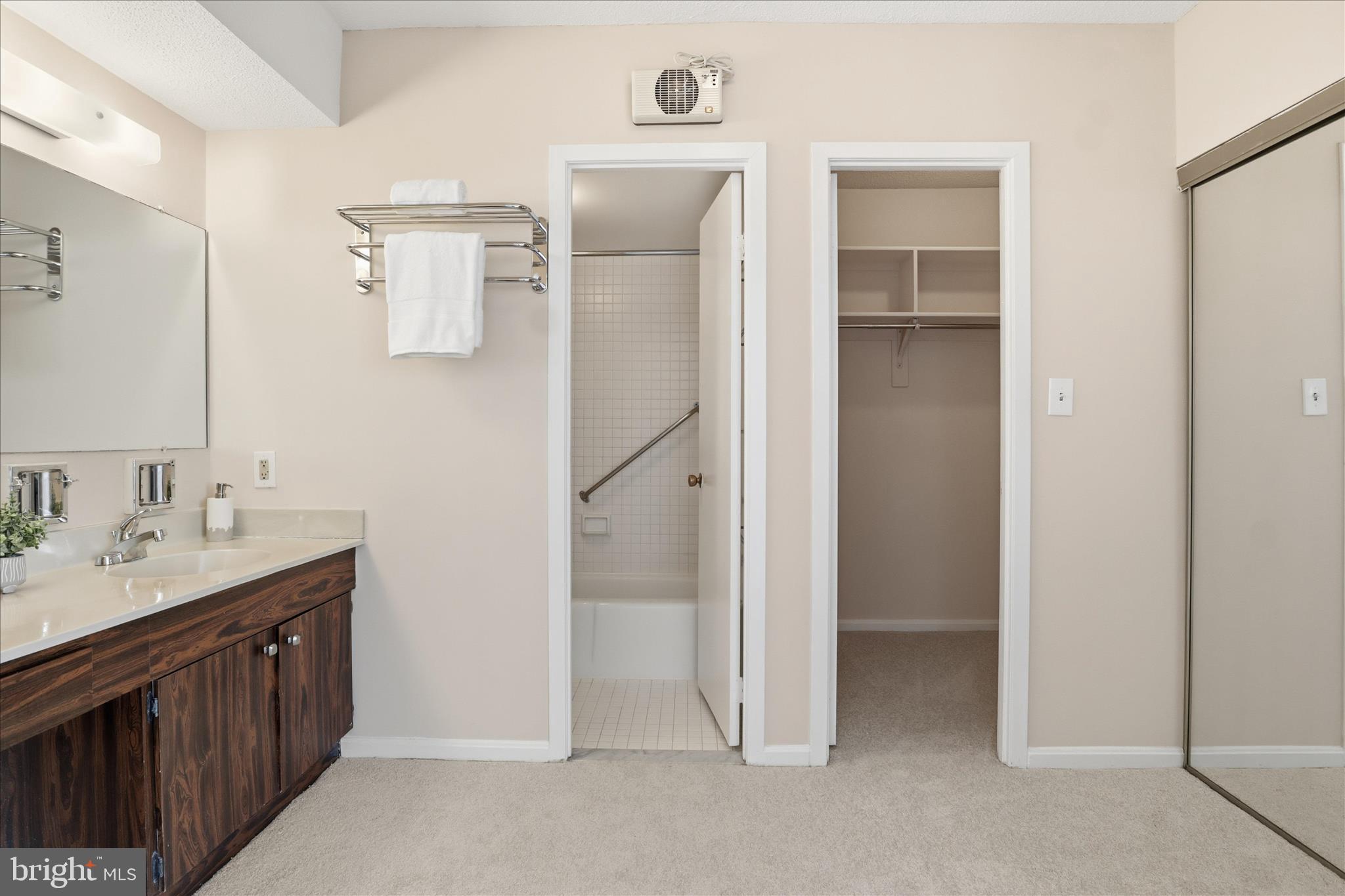 SKYLINE HOUSE - Residential