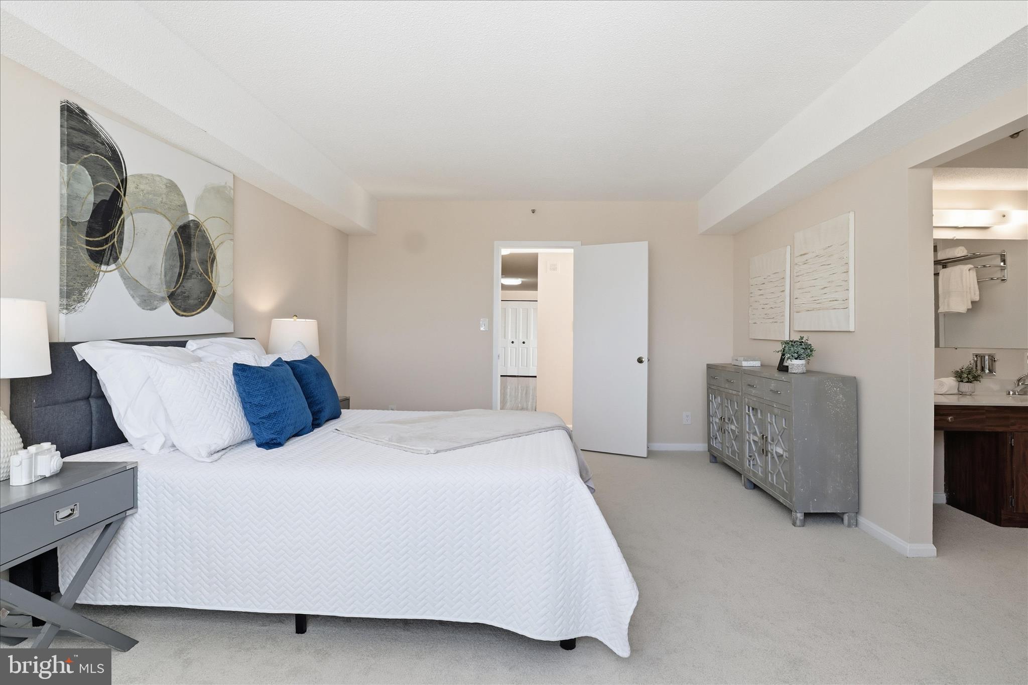 SKYLINE HOUSE - Residential