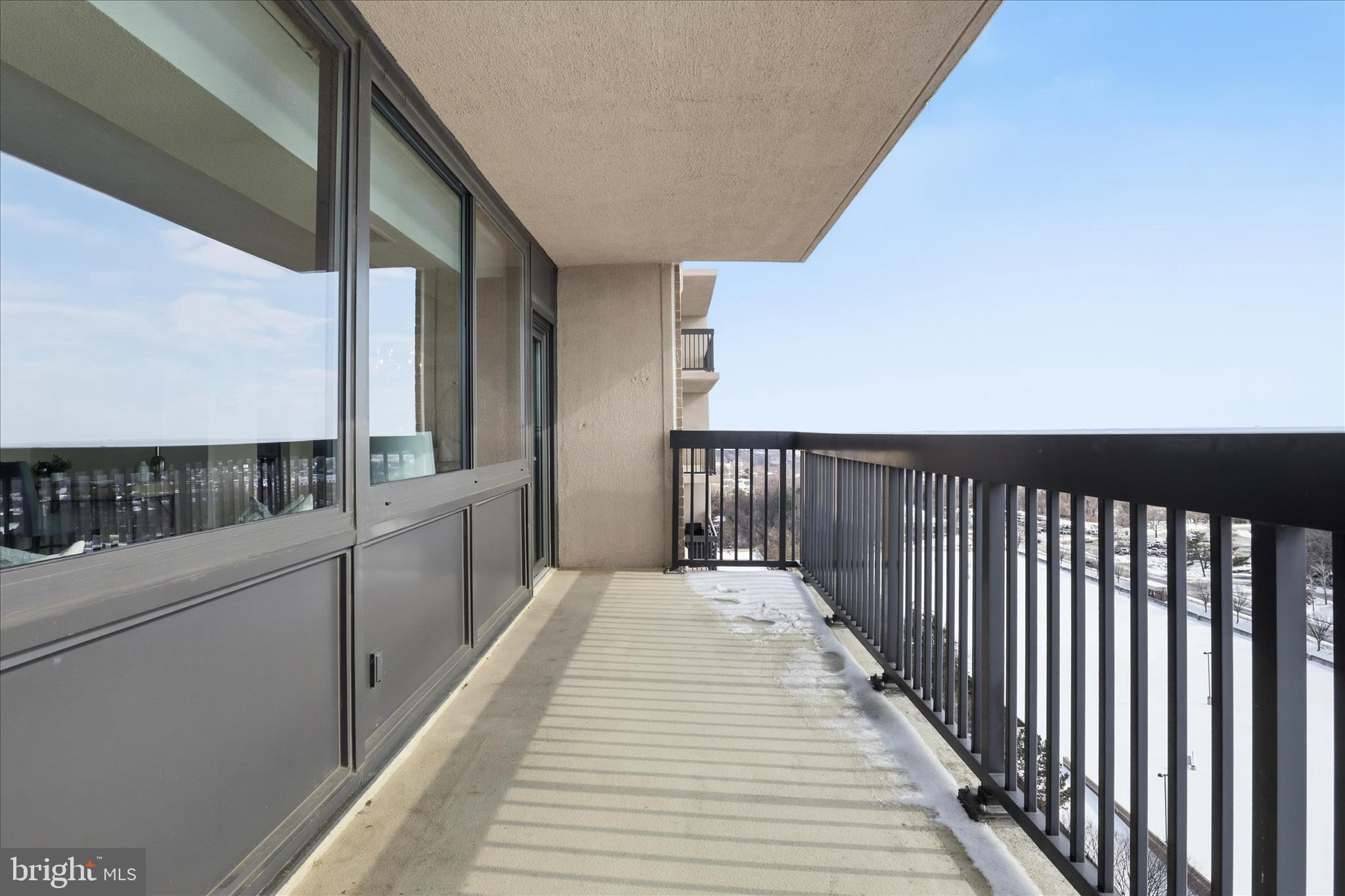 SKYLINE HOUSE - Residential