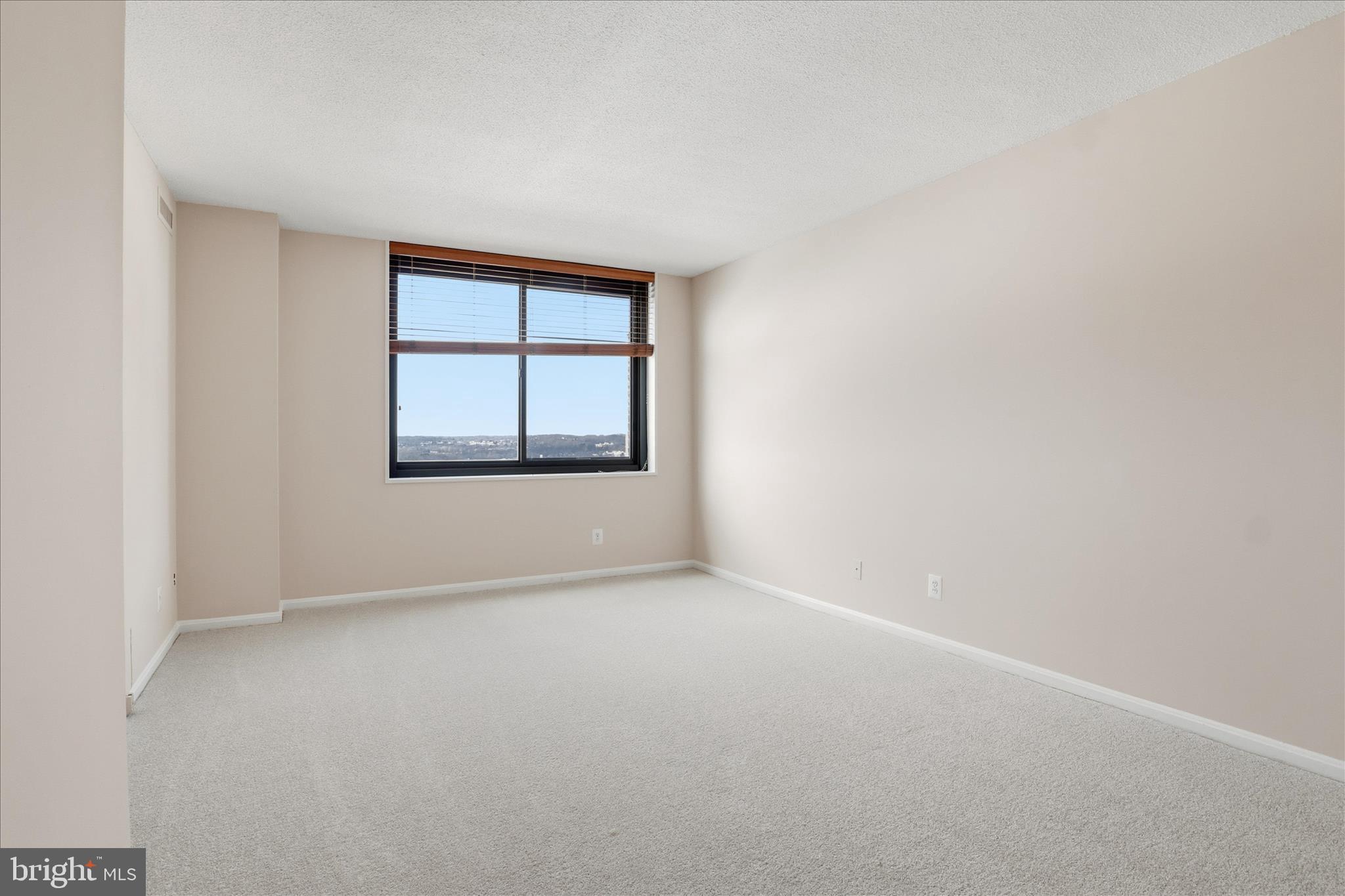 SKYLINE HOUSE - Residential