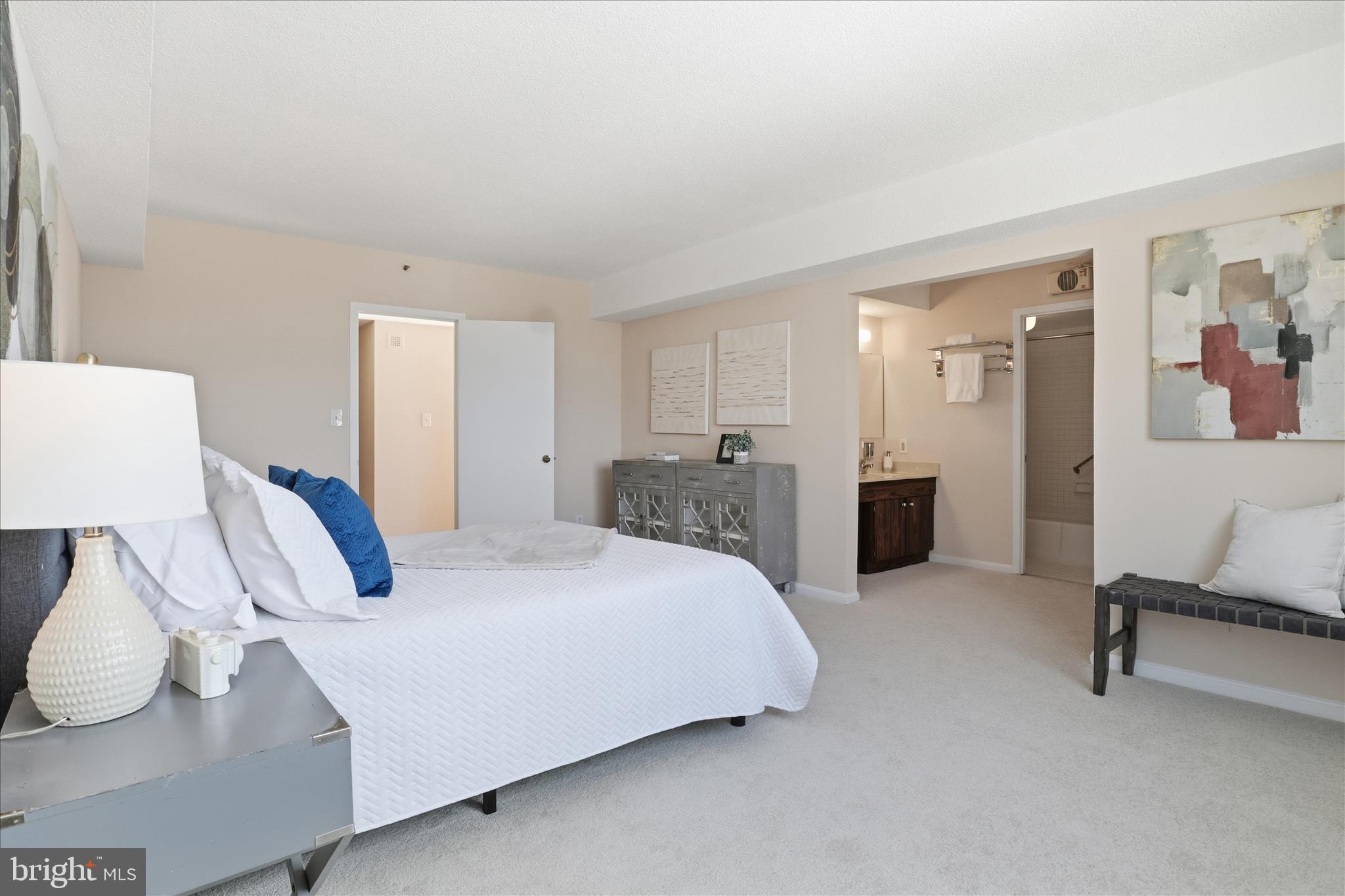 SKYLINE HOUSE - Residential