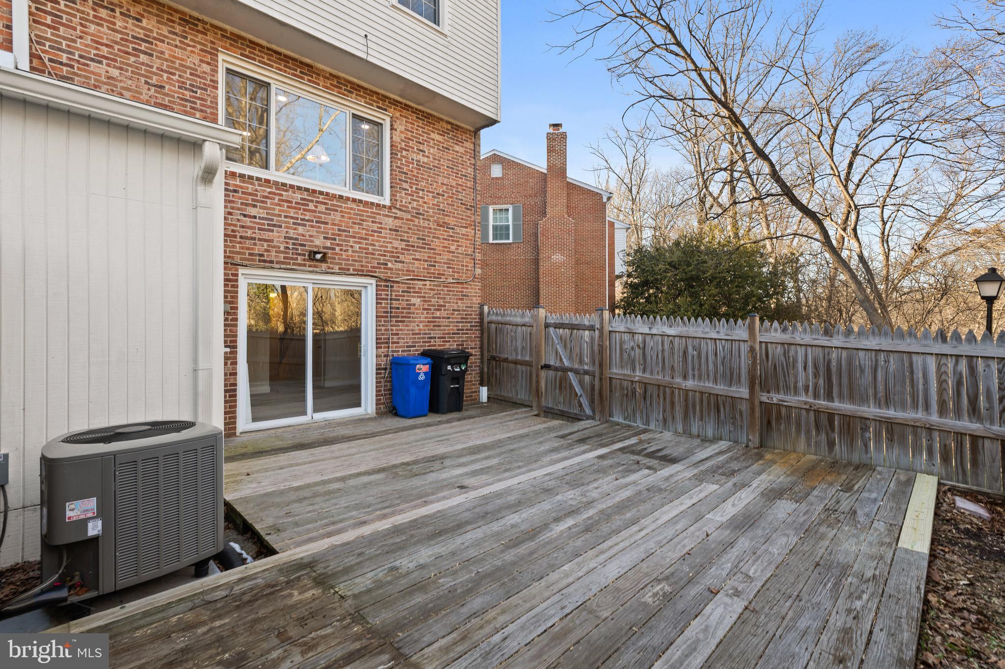 CARDINAL SQUARE - Residential