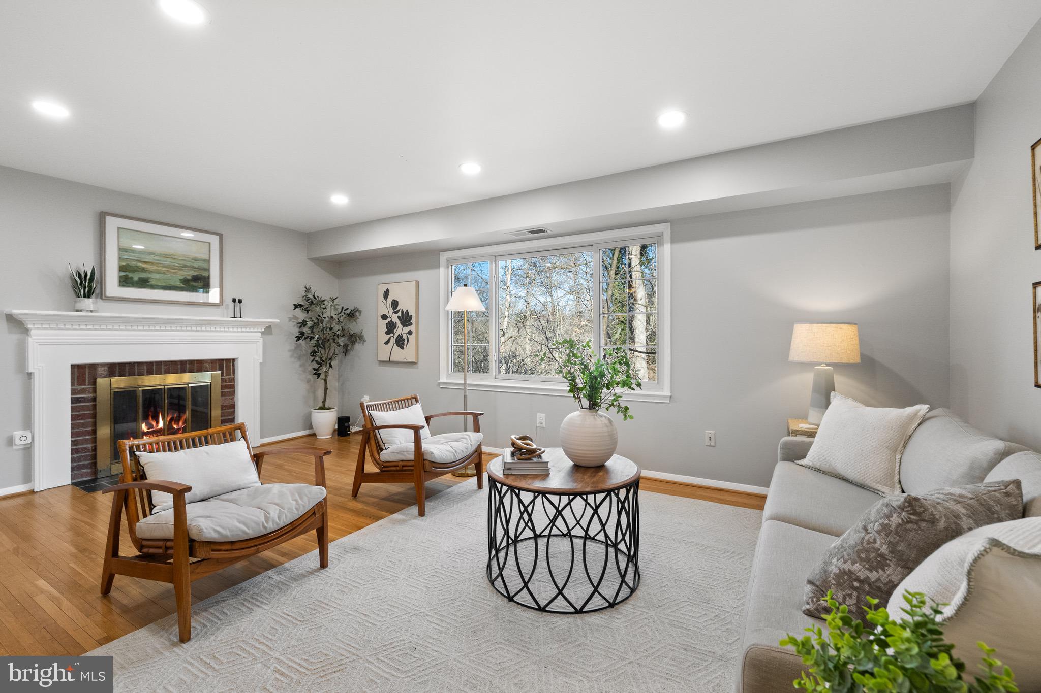 CARDINAL SQUARE - Residential