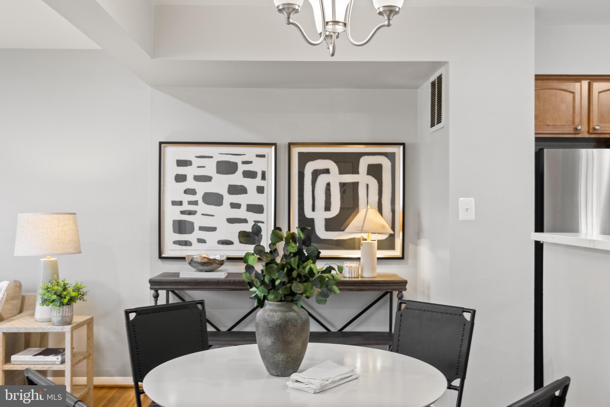 CARDINAL SQUARE - Residential