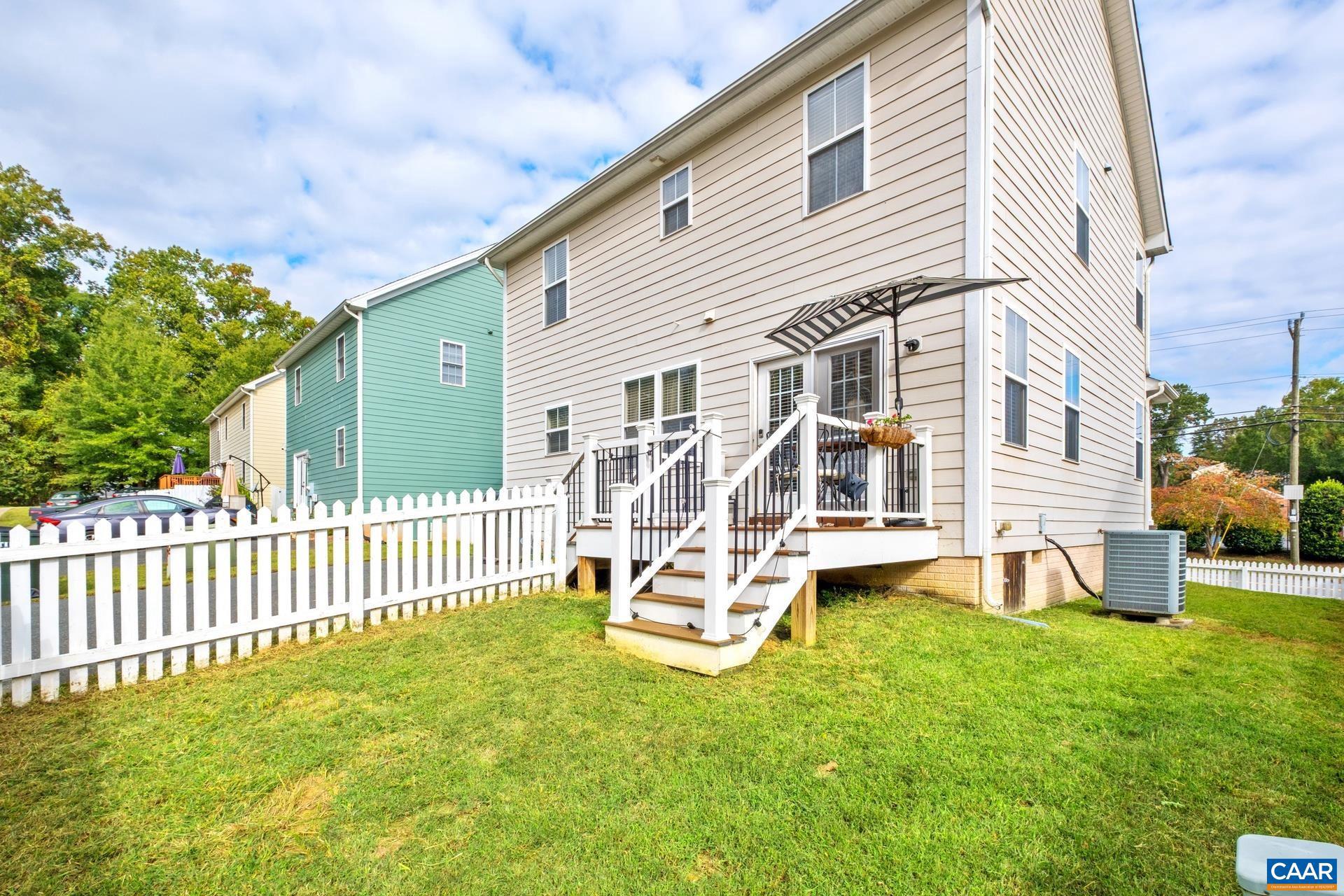 COUNTRY GREEN COTTAGES - Residential