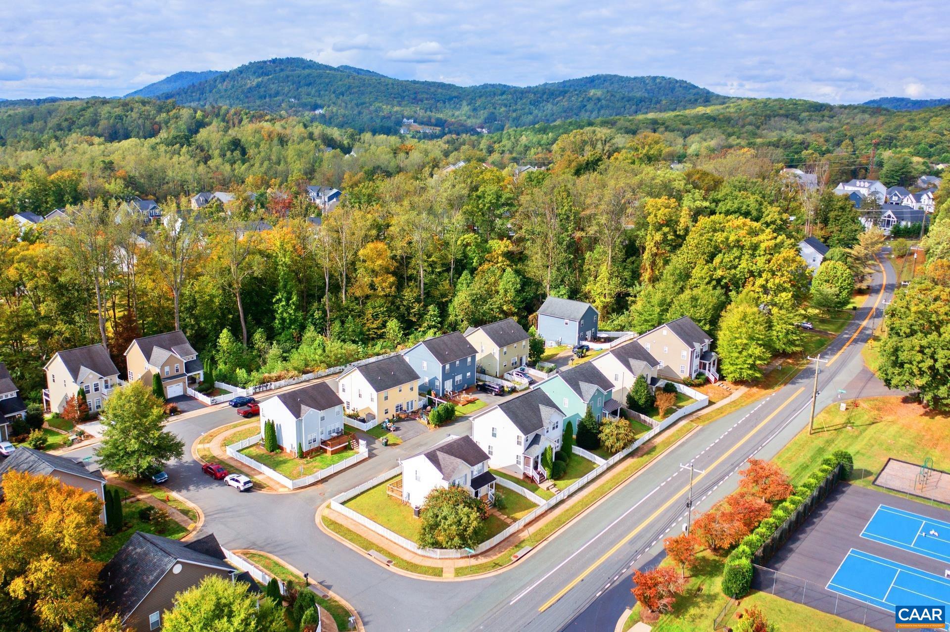 COUNTRY GREEN COTTAGES - Residential