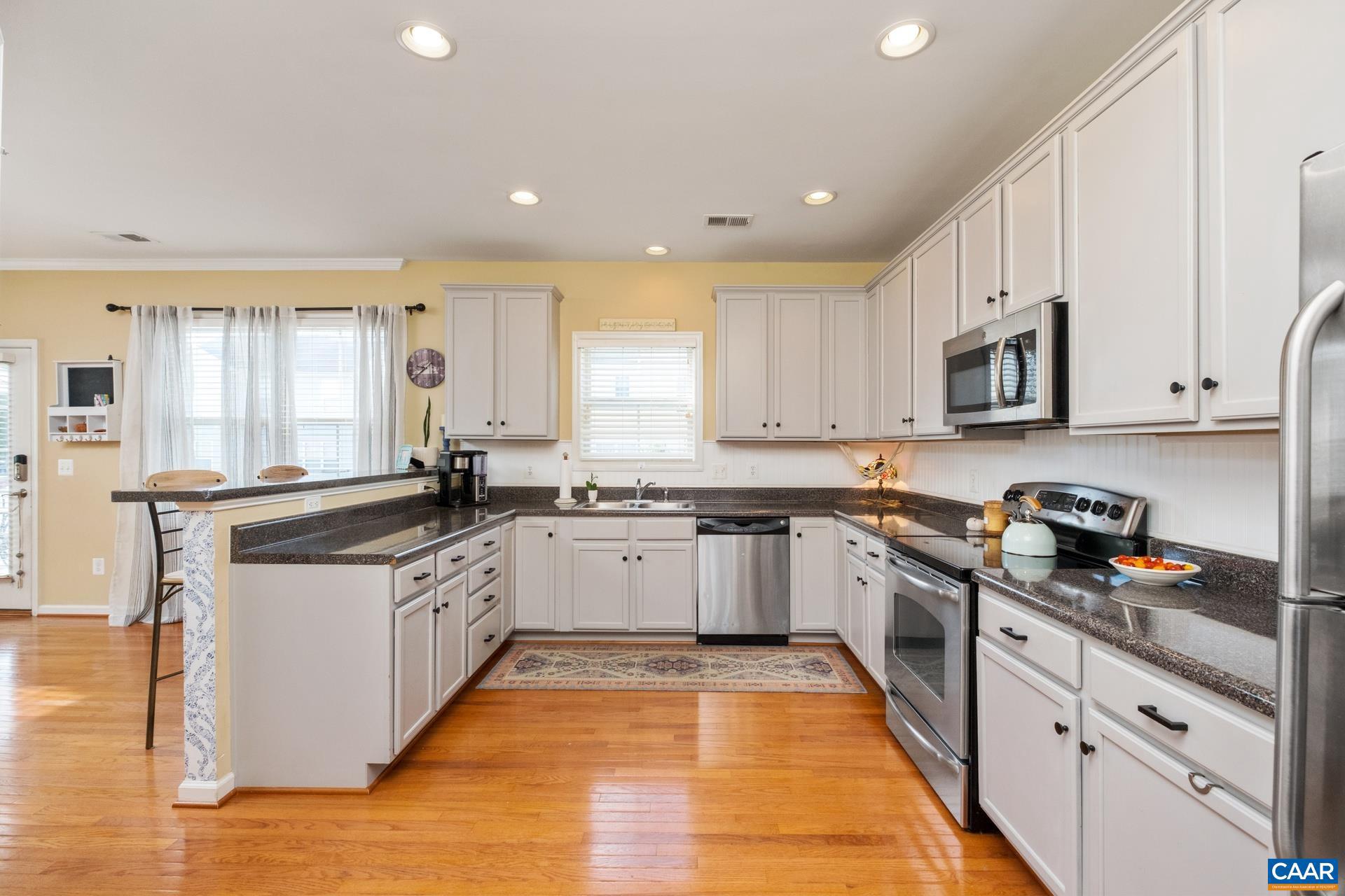 COUNTRY GREEN COTTAGES - Residential