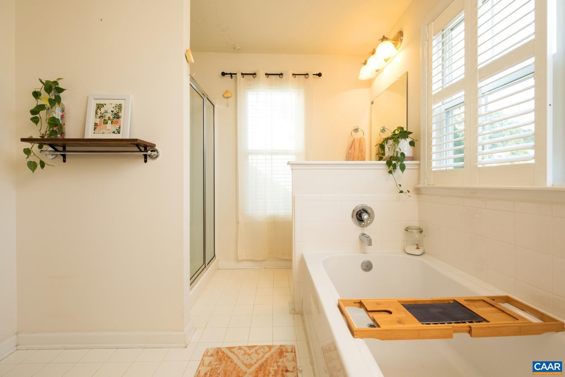 COUNTRY GREEN COTTAGES - Residential