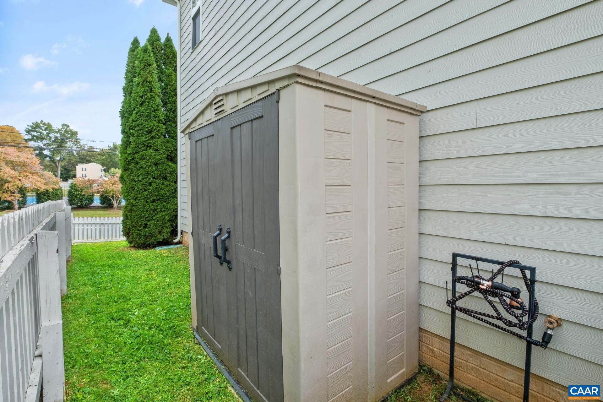 COUNTRY GREEN COTTAGES - Residential