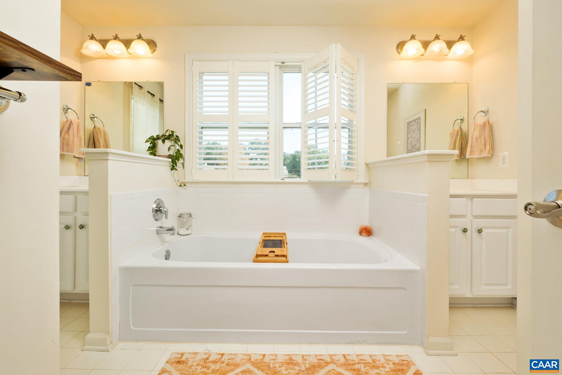 COUNTRY GREEN COTTAGES - Residential