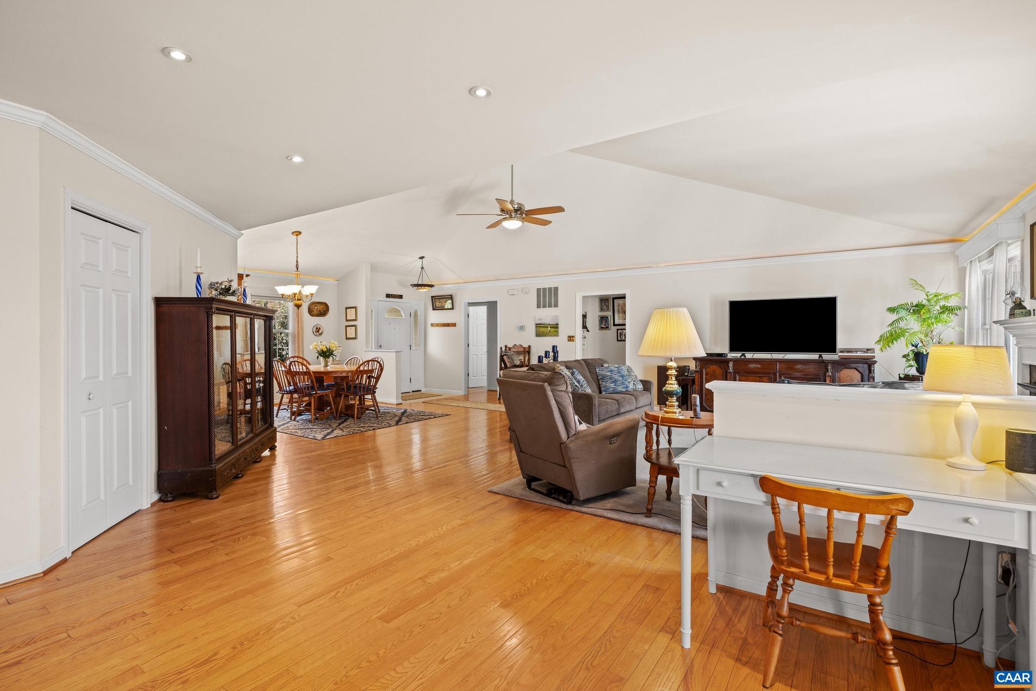 LAKE MONTICELLO - Residential