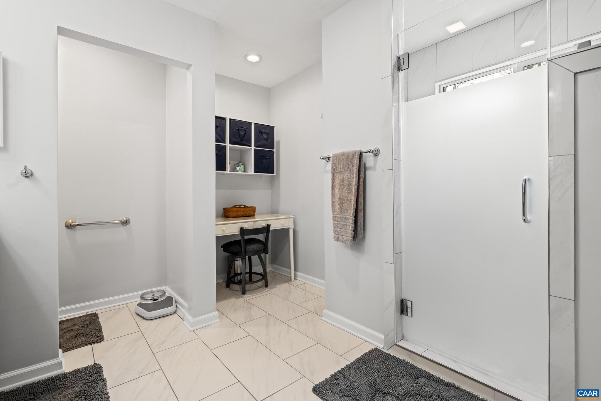 LAKE MONTICELLO - Residential