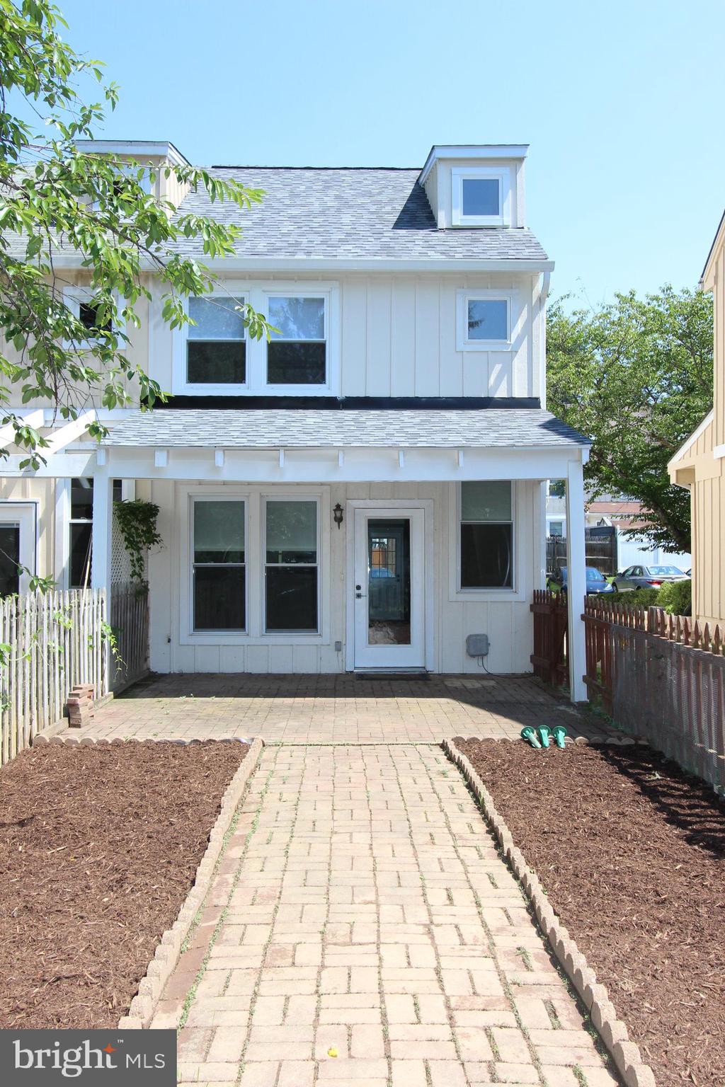 POTOMAC MEADOWS - Residential Lease