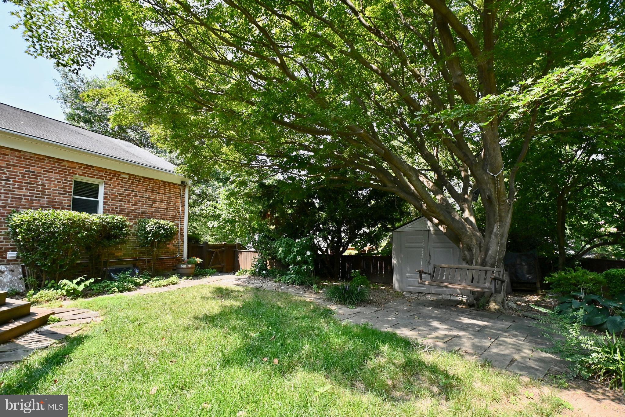 BROADMONT - Residential Lease