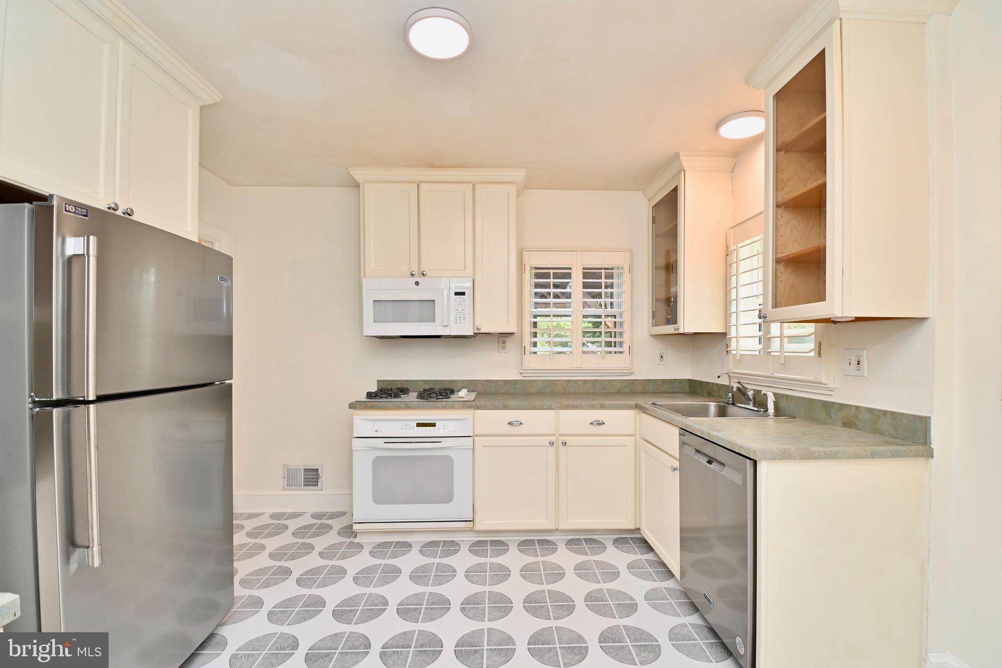 BROADMONT - Residential Lease