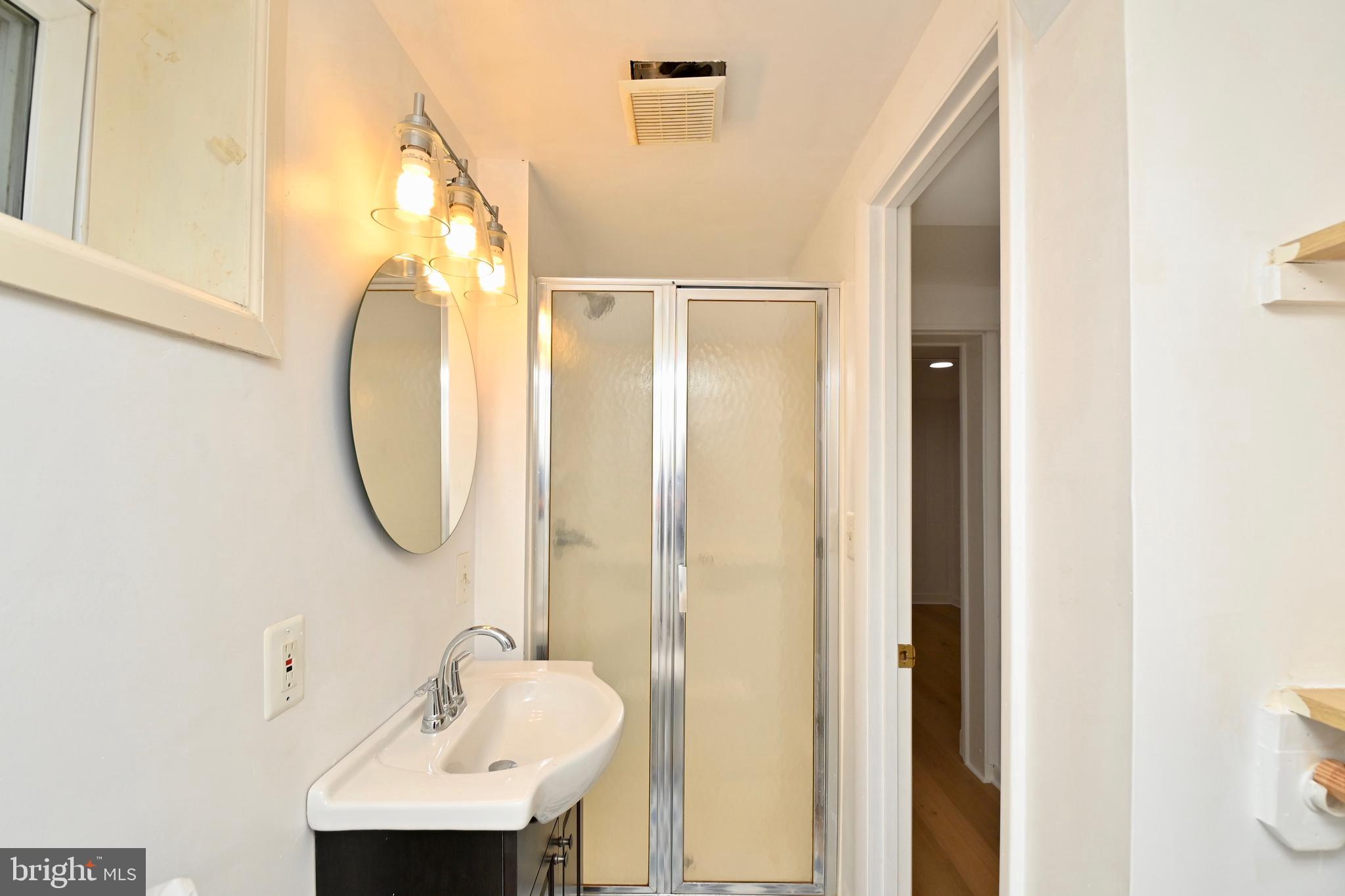 BROADMONT - Residential Lease