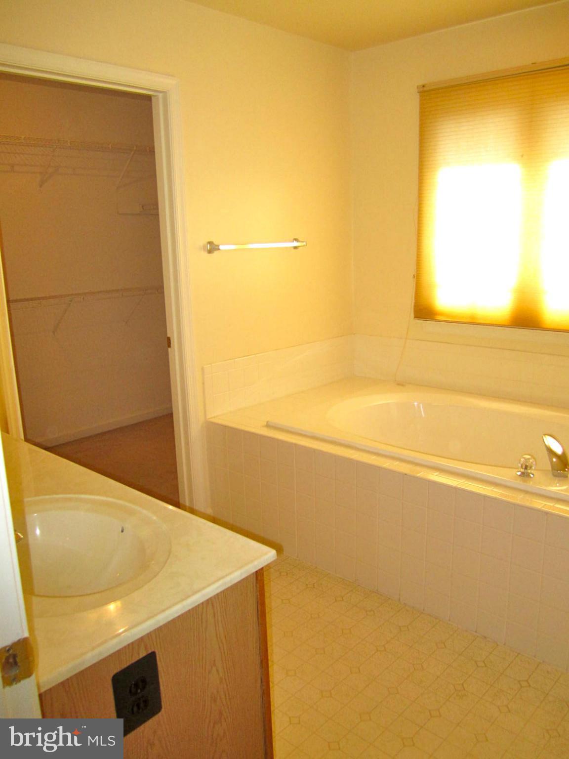 SUMMIT CREEK - Residential Lease