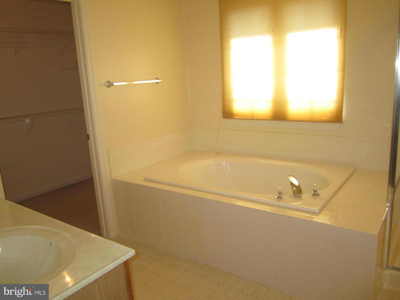 SUMMIT CREEK - Residential Lease