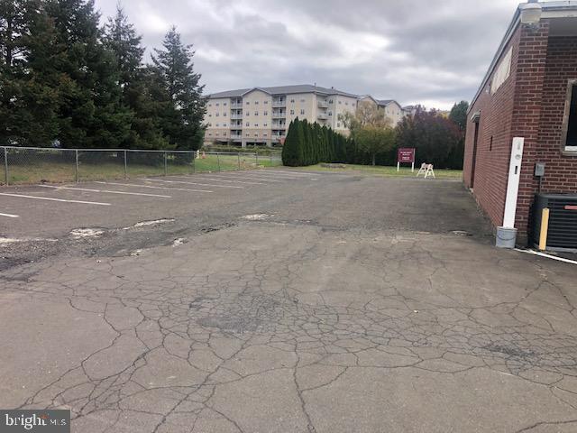 HANCOCK MANOR - Commercial Lease