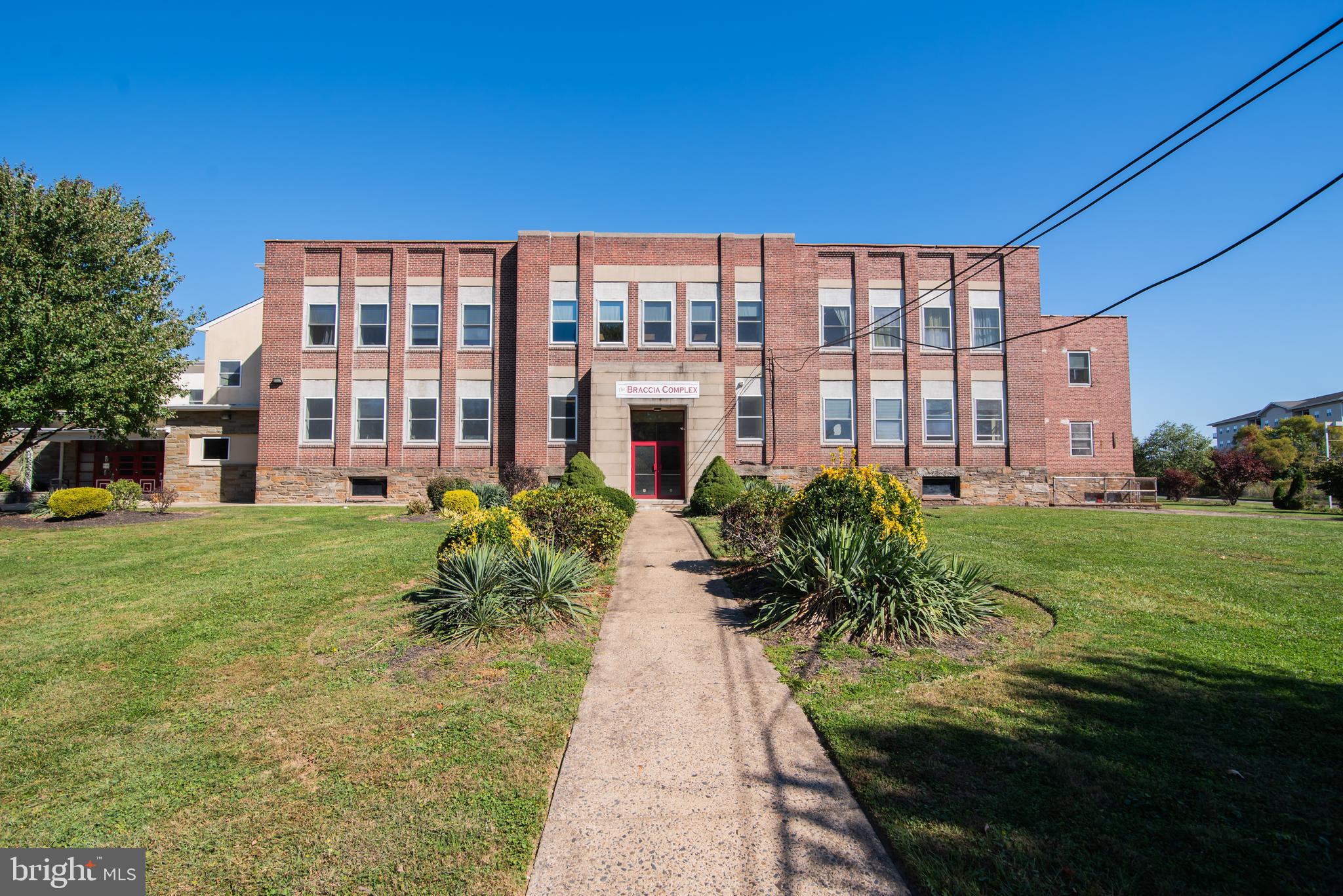 HANCOCK MANOR - Commercial Lease