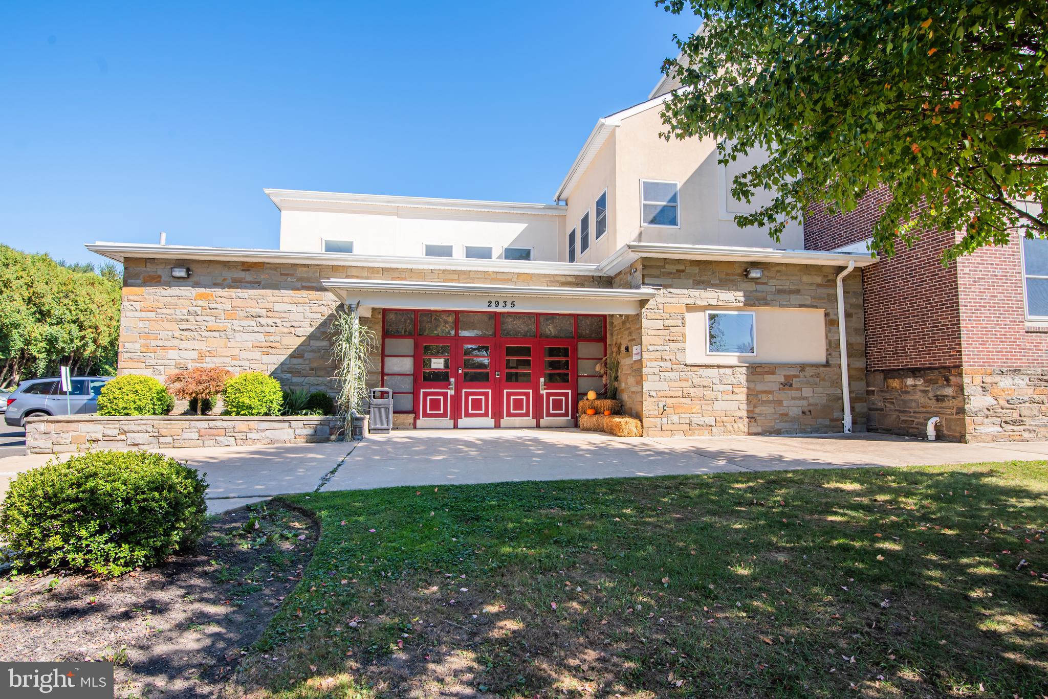 HANCOCK MANOR - Commercial Lease