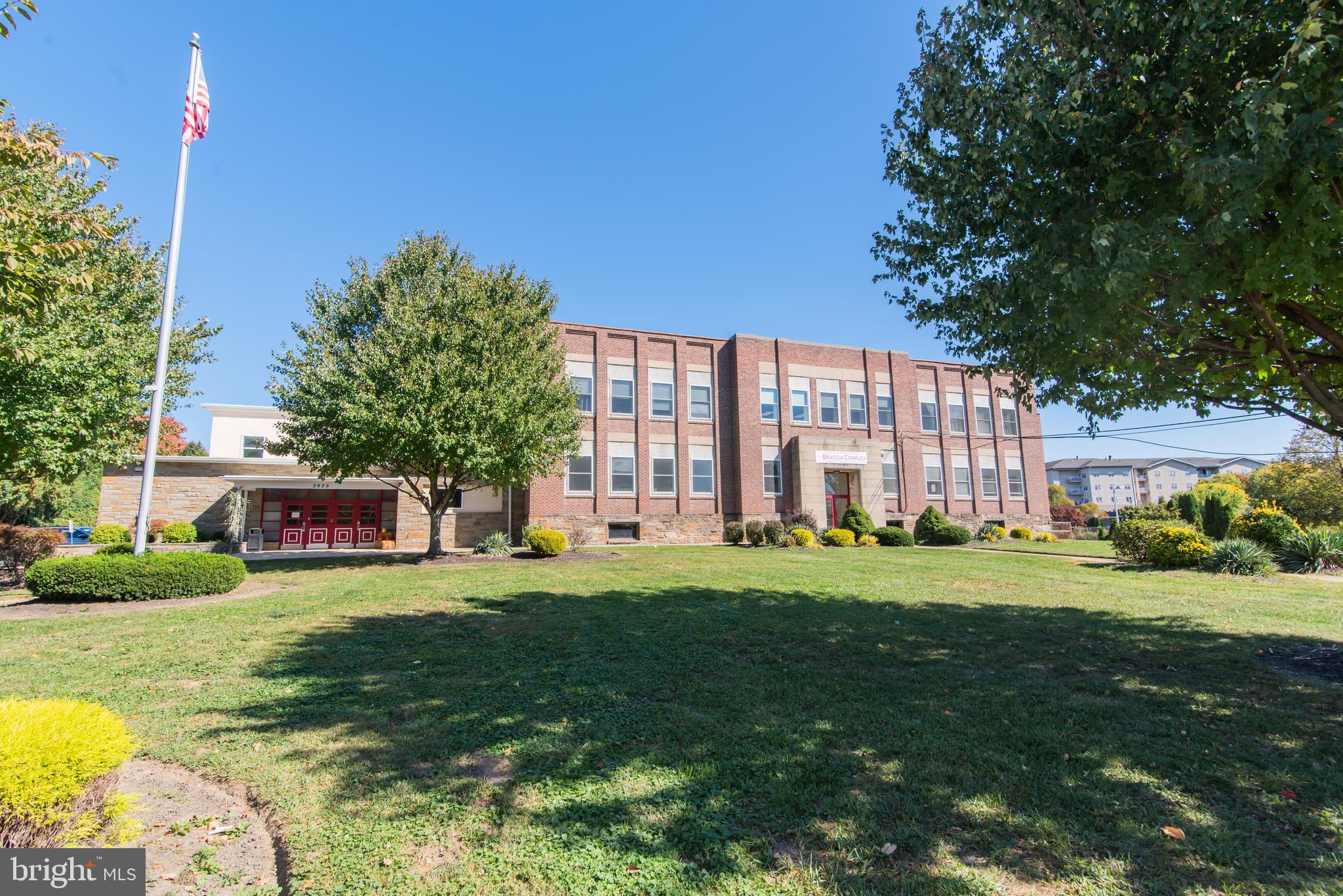 HANCOCK MANOR - Commercial Lease