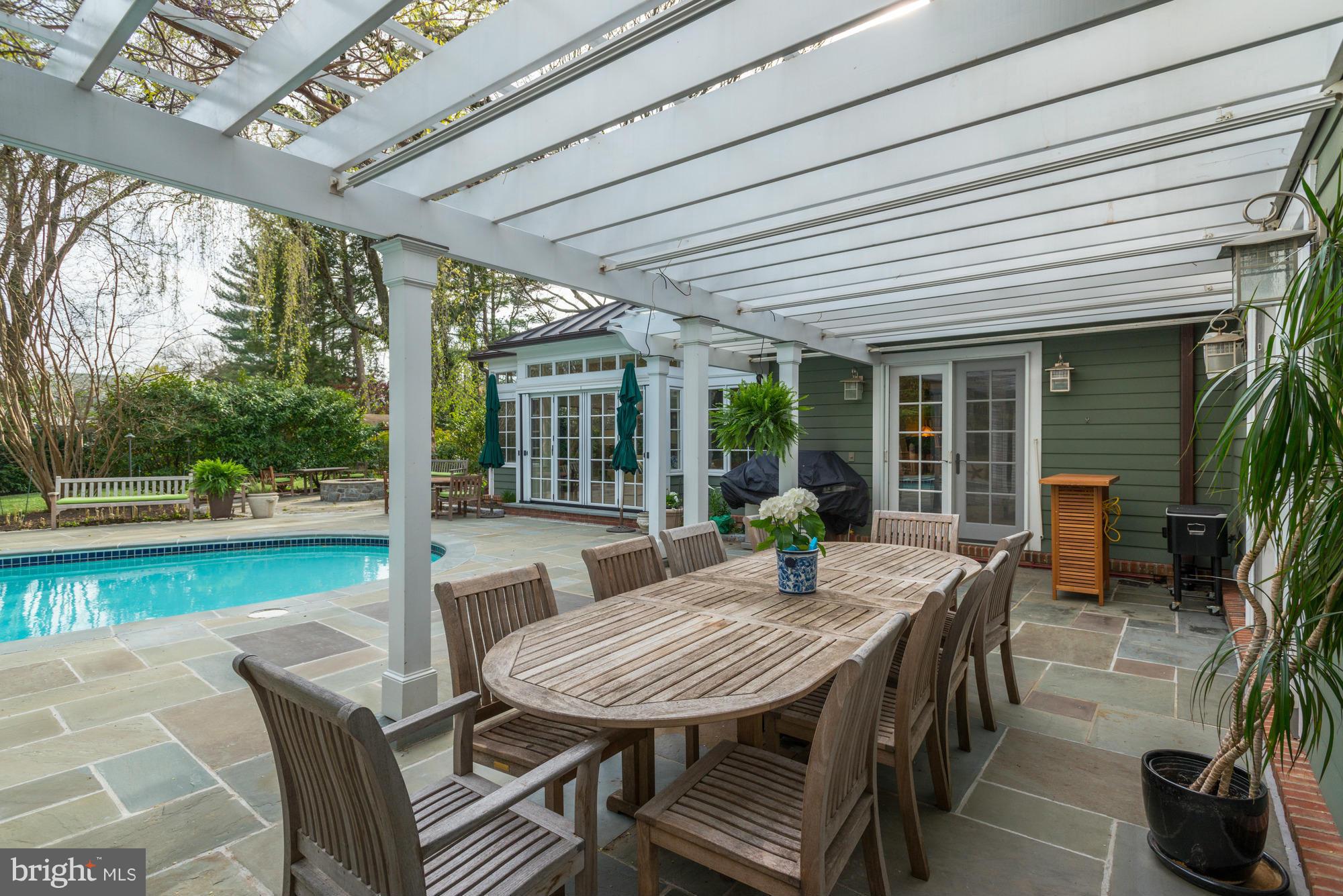 FOREST HILLS - Residential
