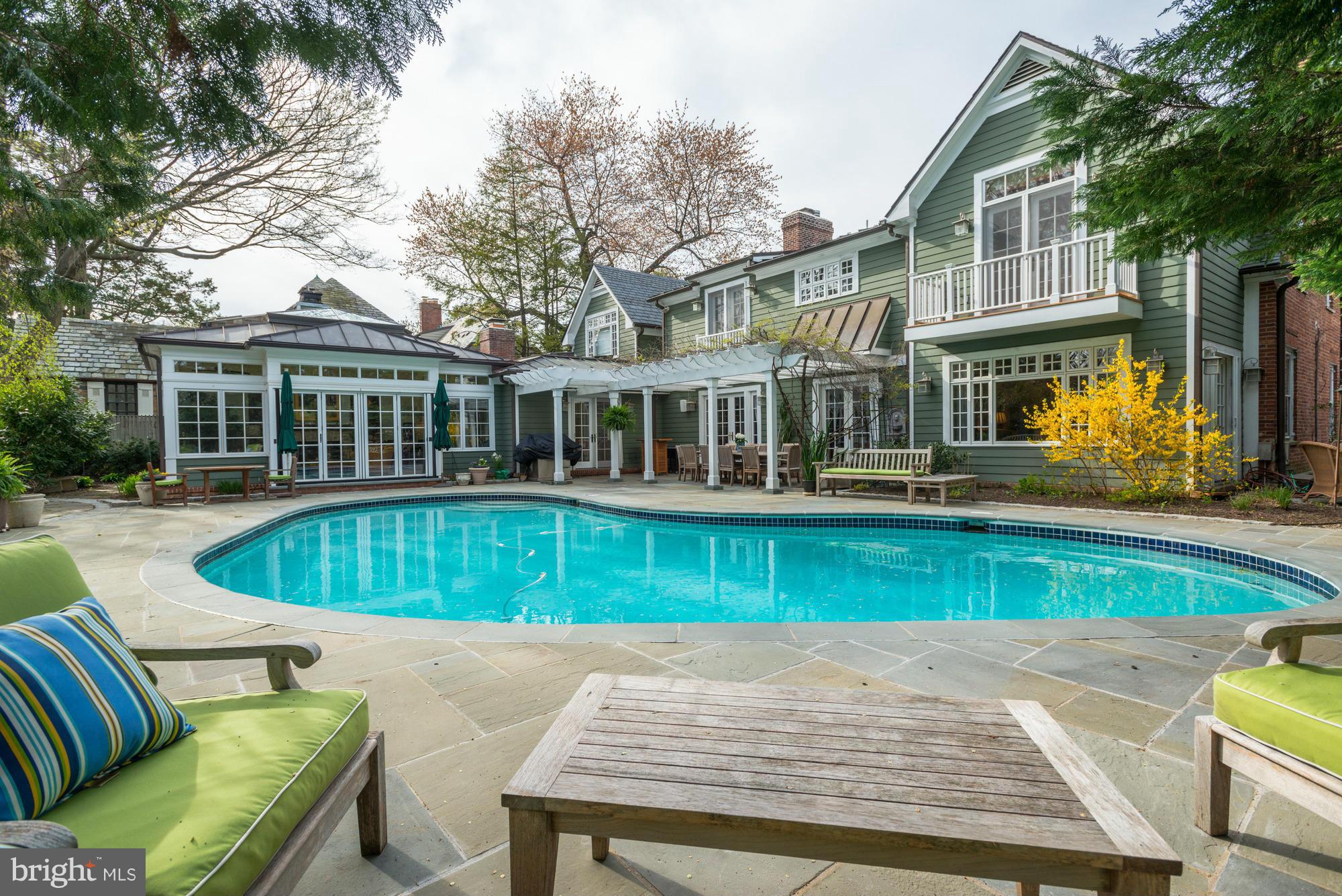 FOREST HILLS - Residential