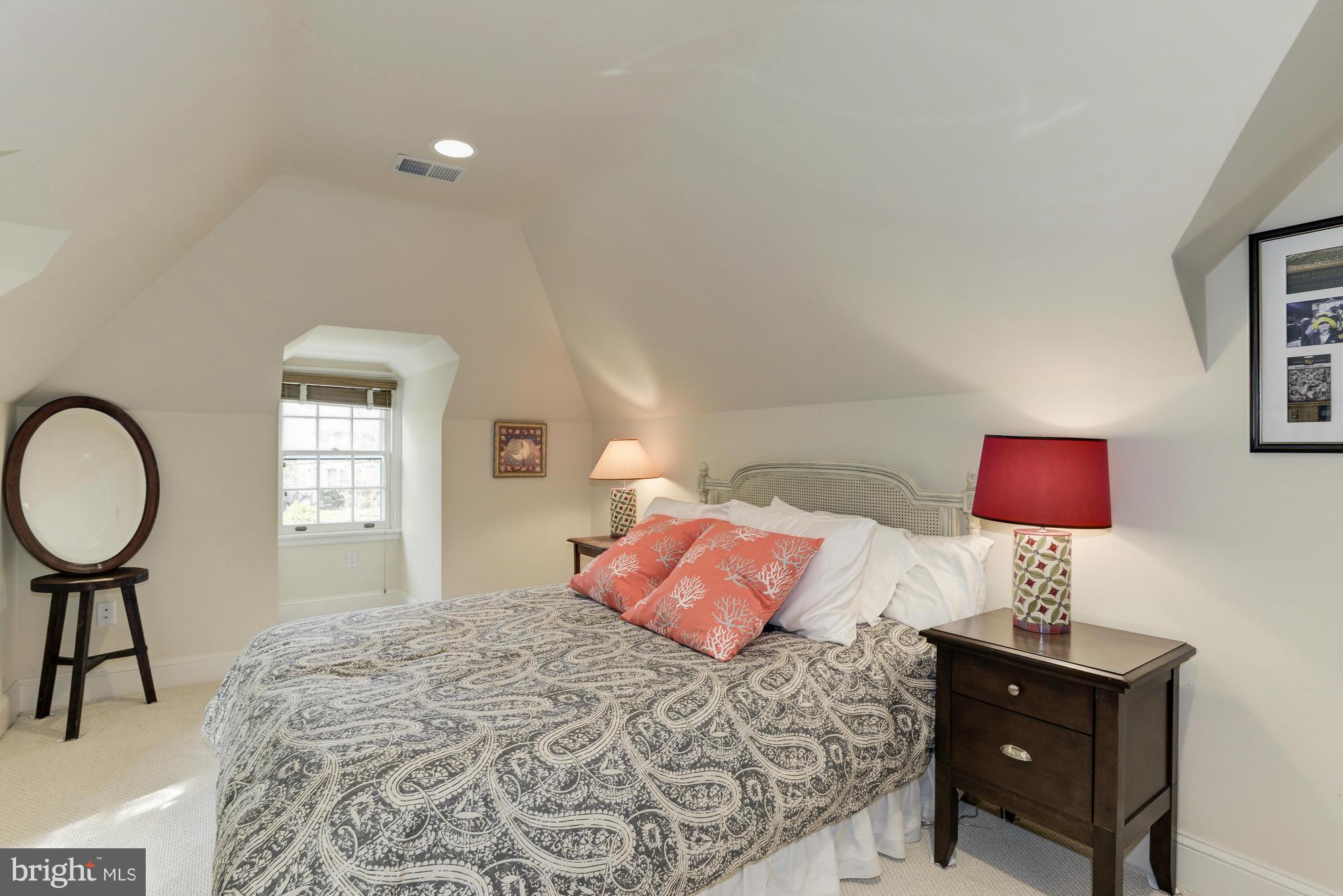 FOREST HILLS - Residential