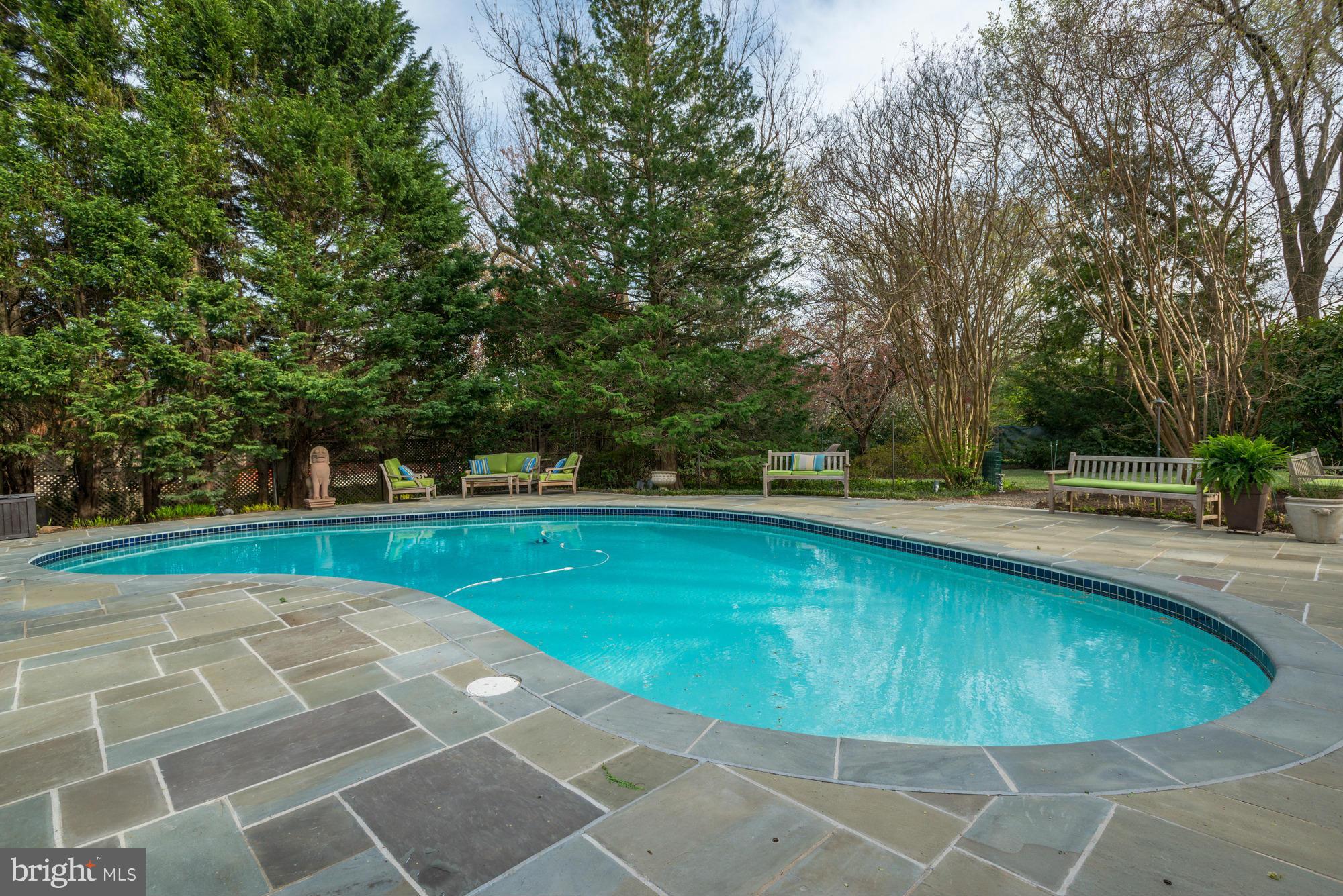 FOREST HILLS - Residential