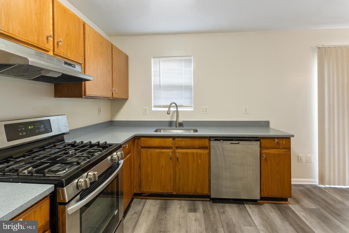 WILLOWS OF POTOMAC - Residential Lease