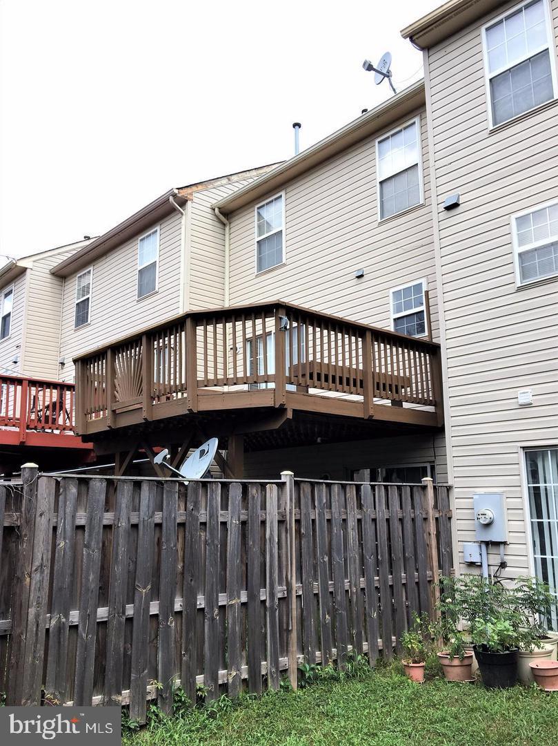 WILLOWS OF POTOMAC - Residential Lease