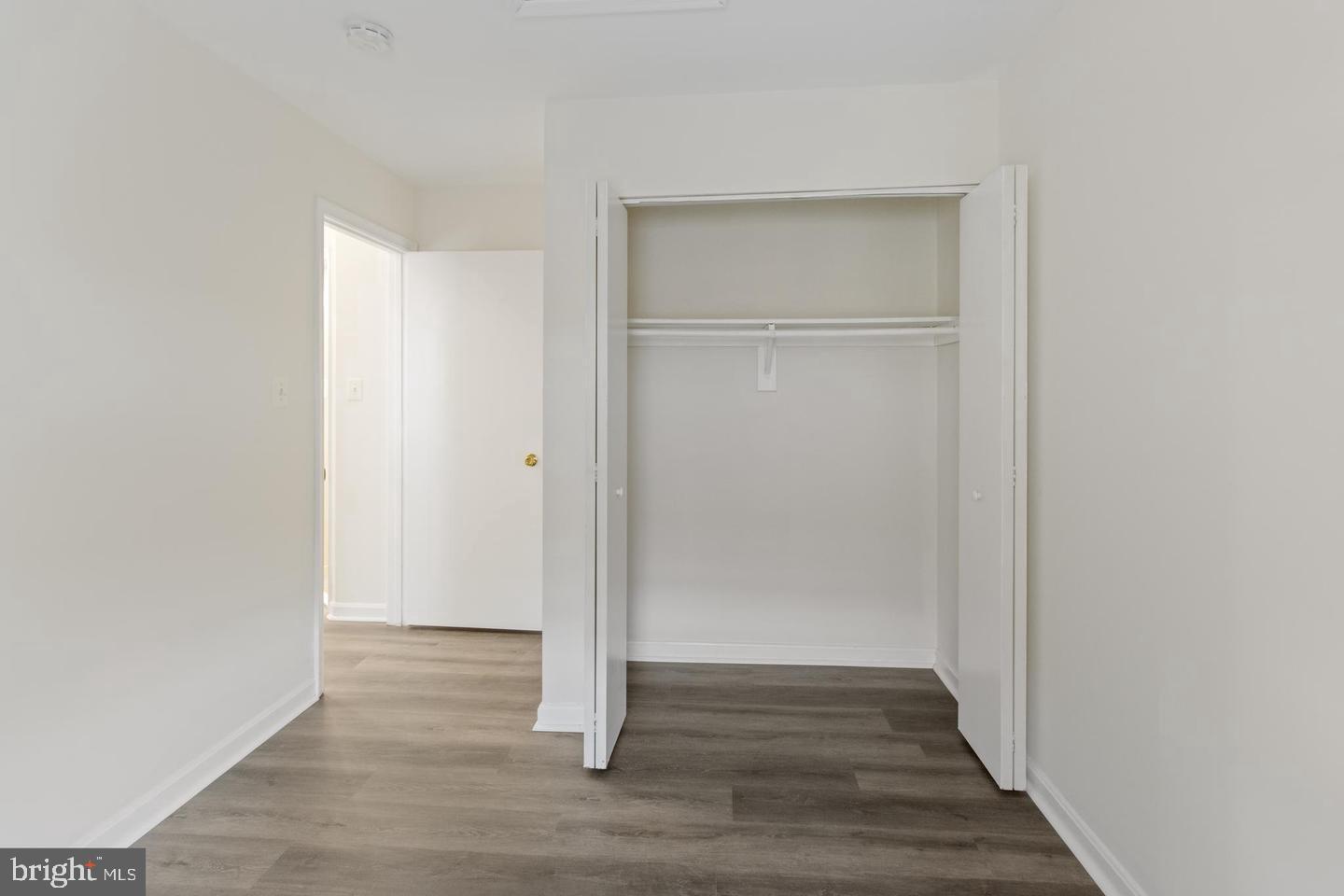 WILLOWS OF POTOMAC - Residential Lease