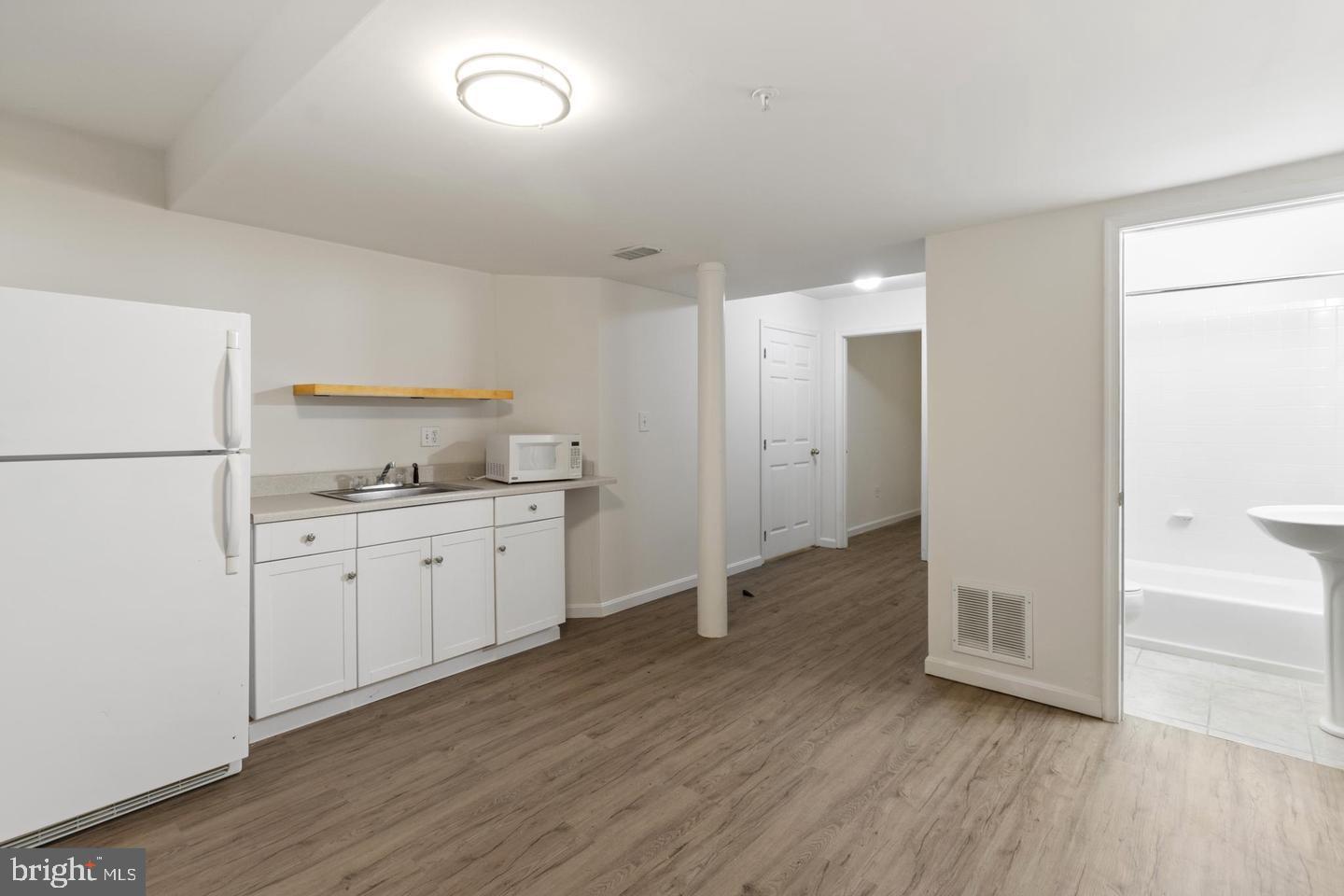 WILLOWS OF POTOMAC - Residential Lease