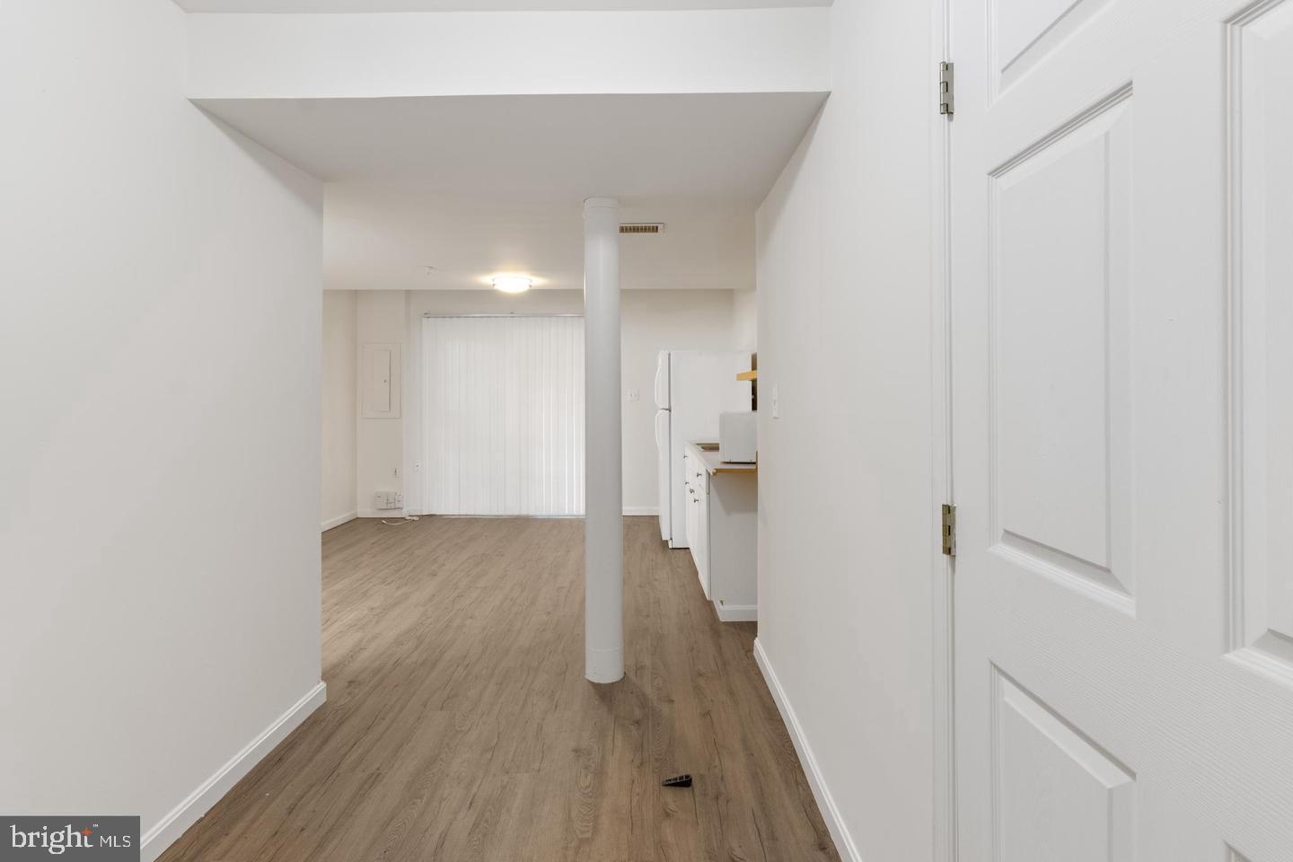 WILLOWS OF POTOMAC - Residential Lease